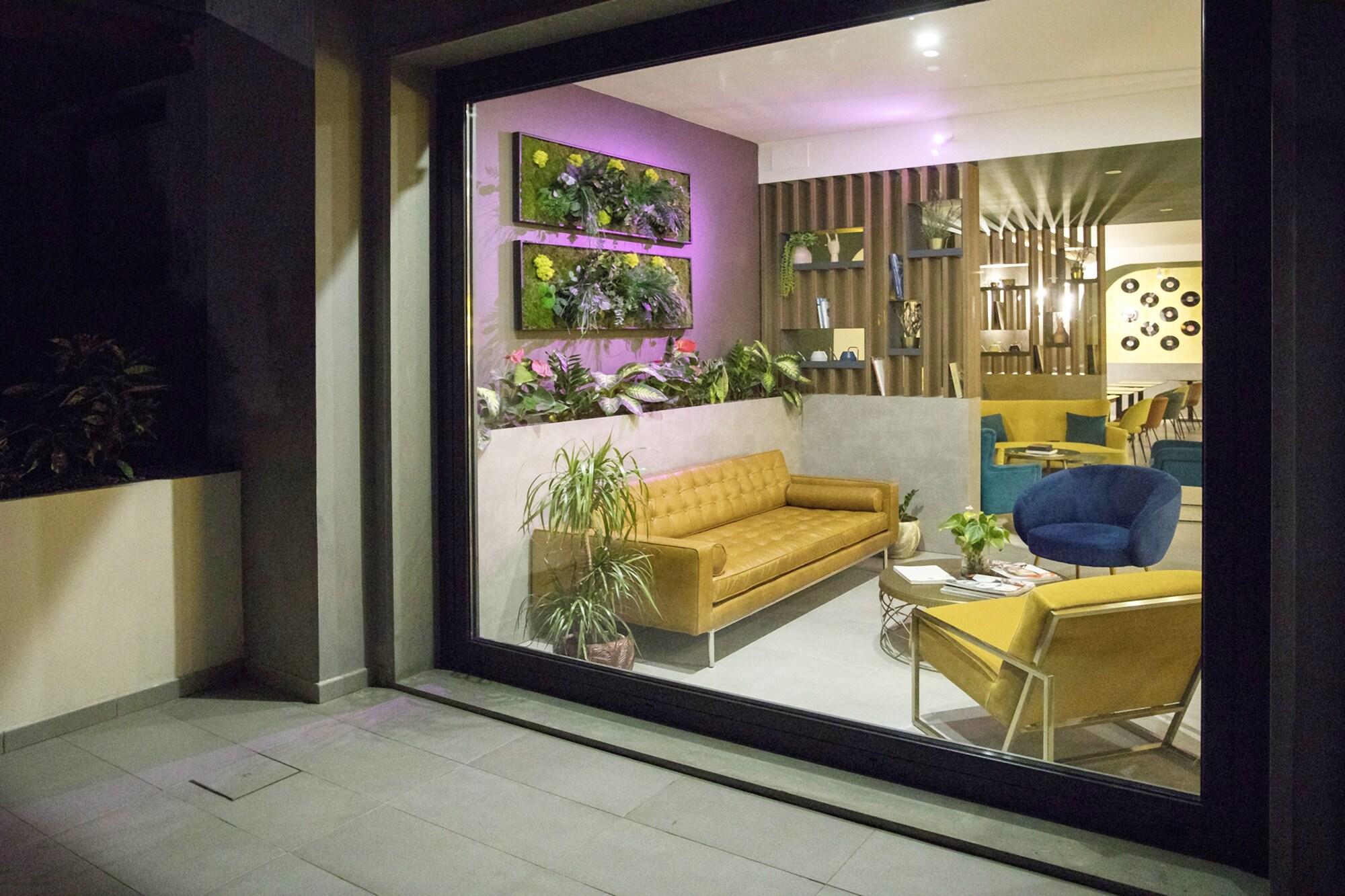 Varios Moody smart & comfy Hotel