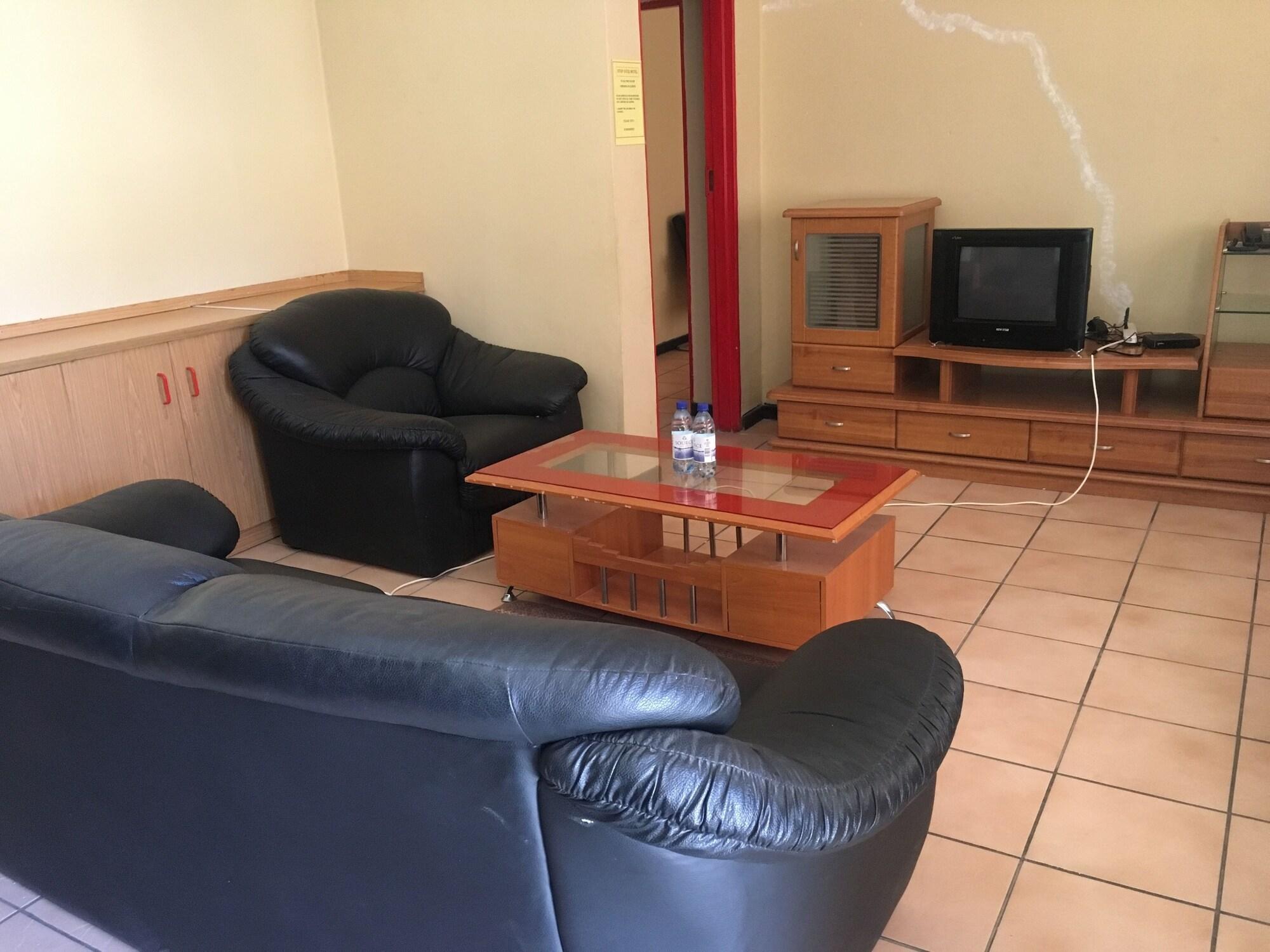 Equipamiento de Habitación Tshesebe Stopover Motel