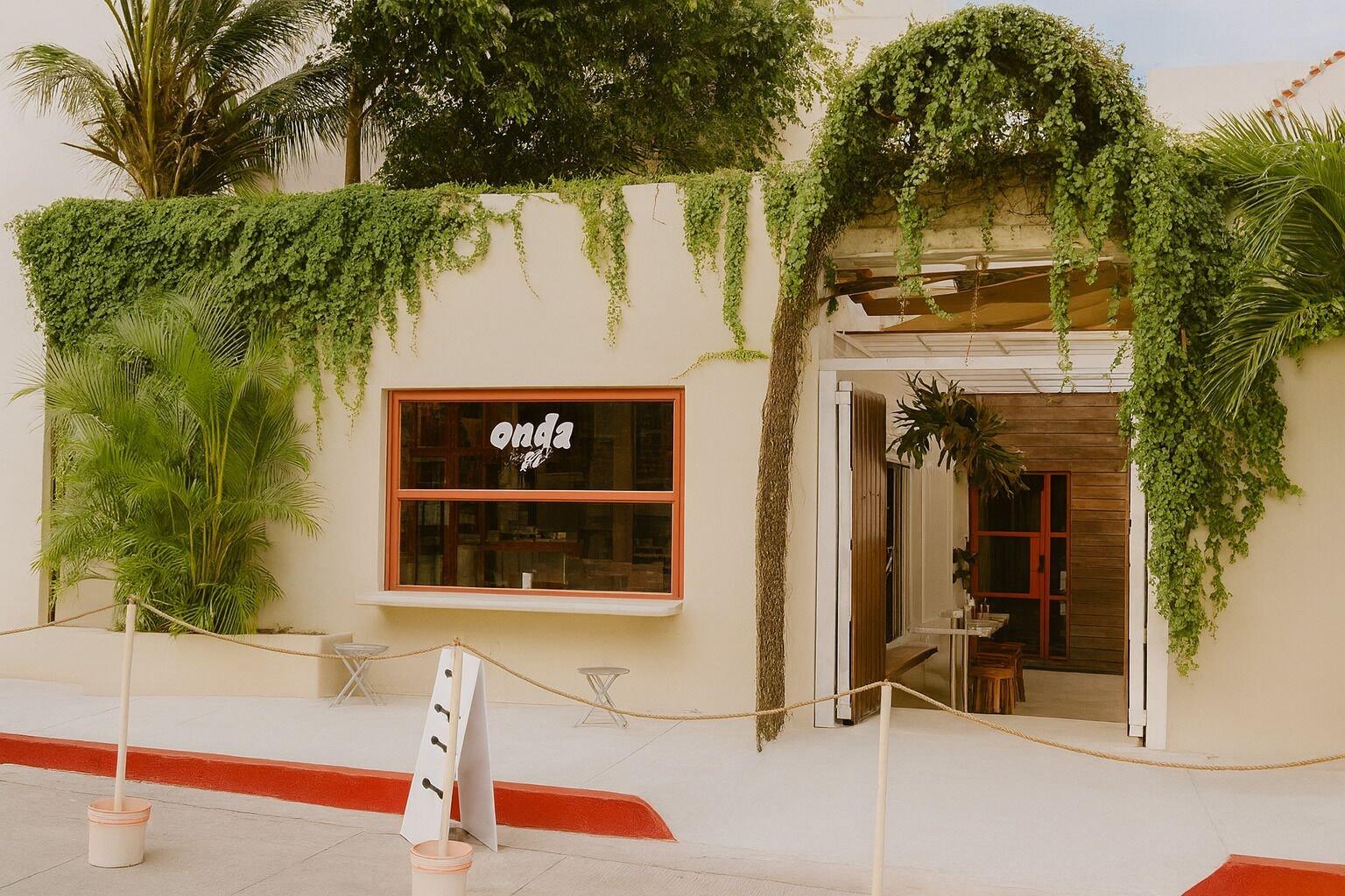 Bar/Salón Enigmatic Hotel Experience