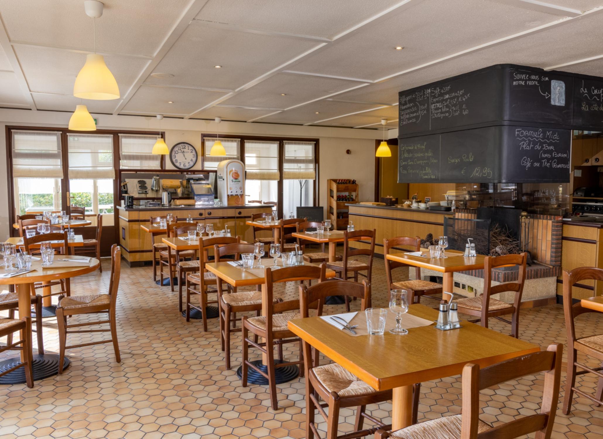 Restaurant Le 2 by Hotel Akena La Ferte Bernard