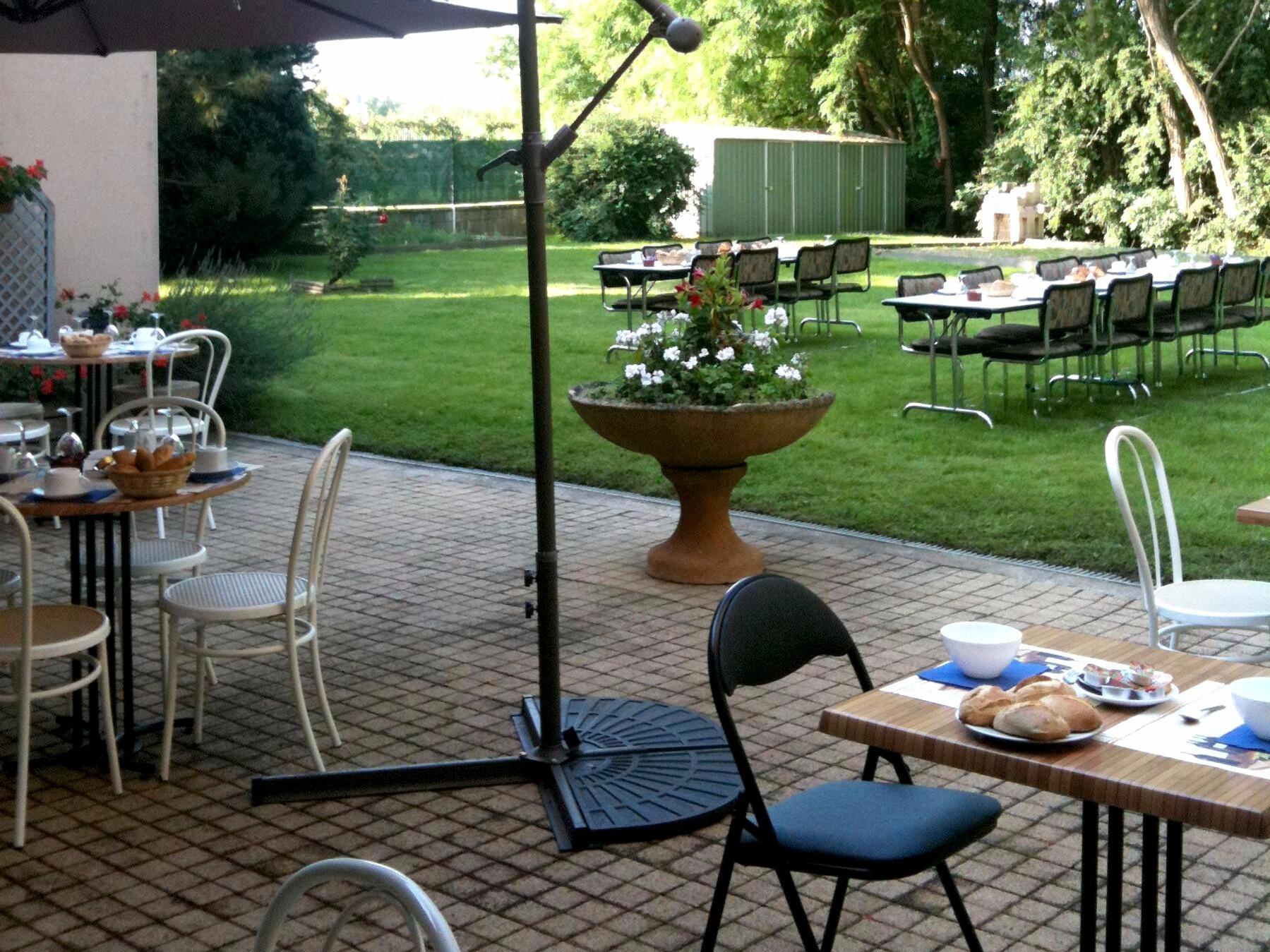 Varios Logis Hotel Acacia