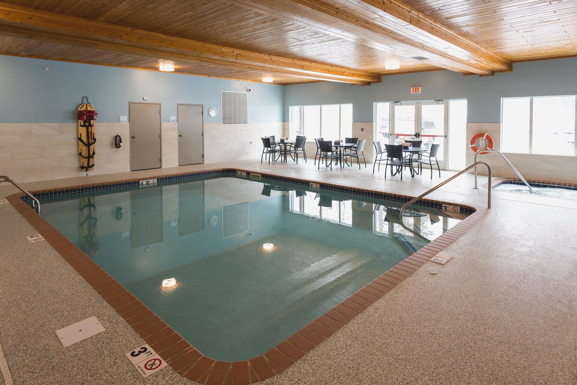 Spa Holiday Inn Express & Suites Marquette by IHG