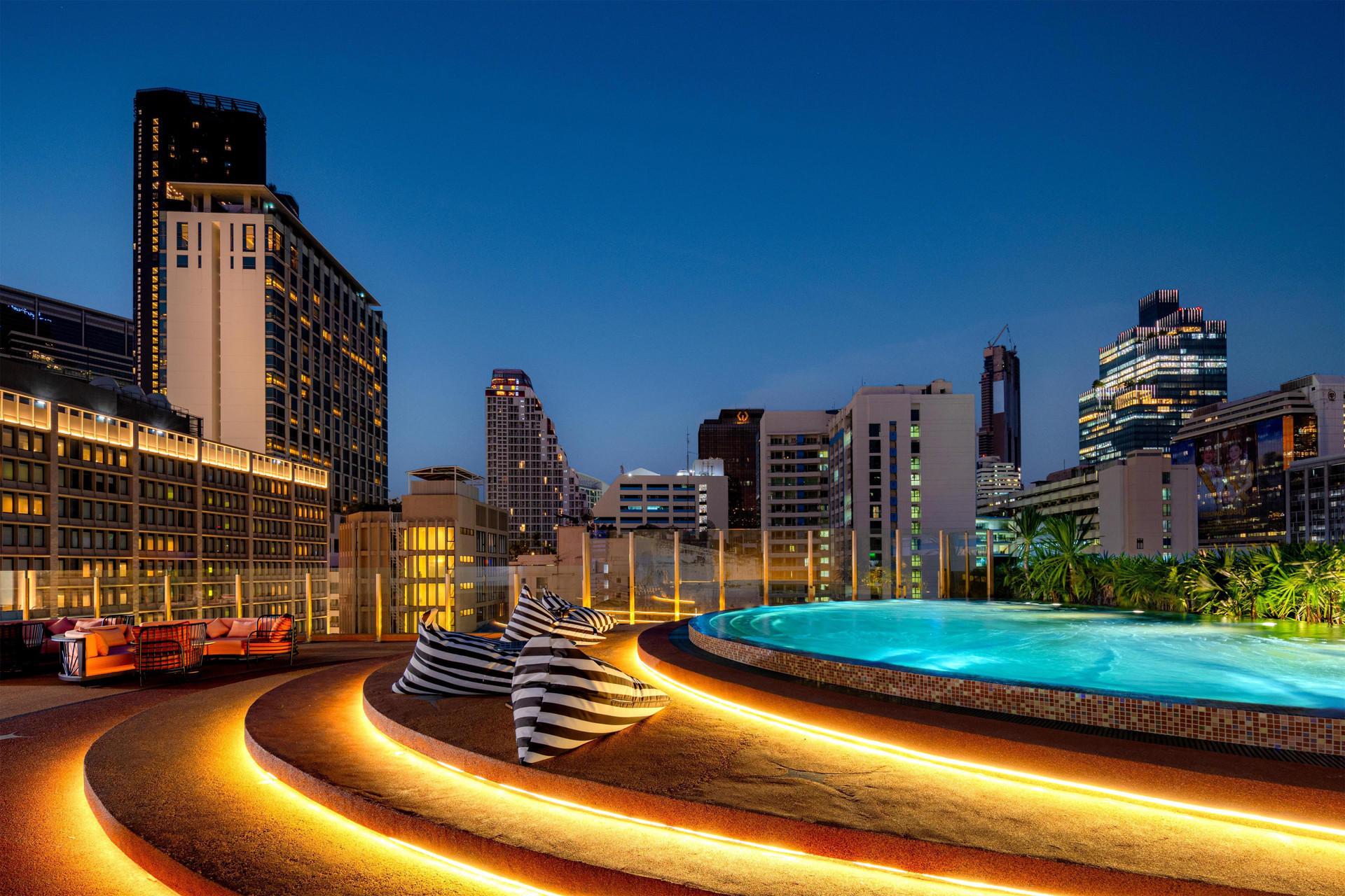 Vista Piscina Aiden Surawong Bangkok