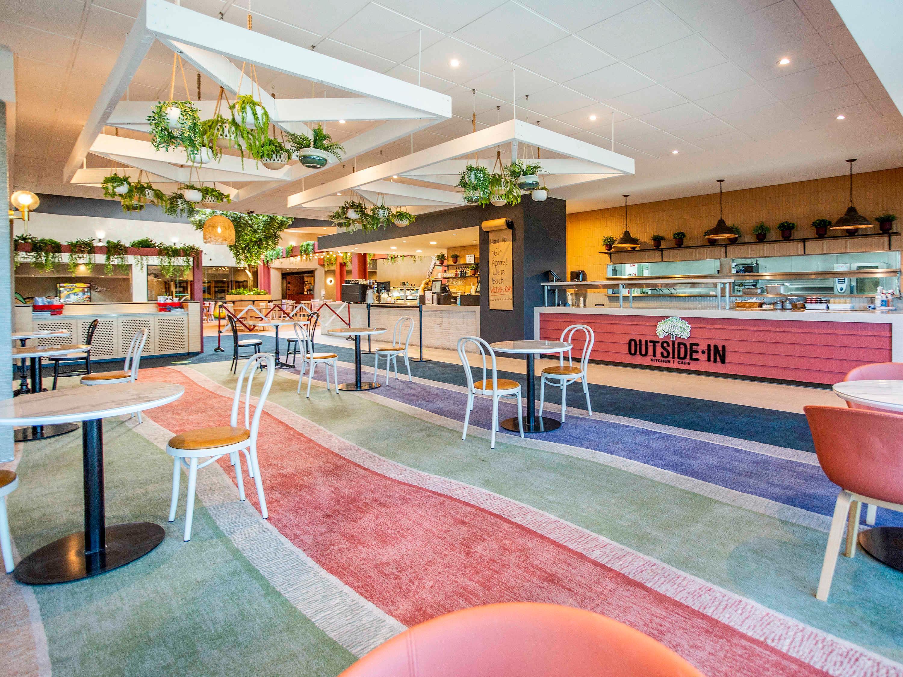 Bar/Salón ibis Styles The Entrance