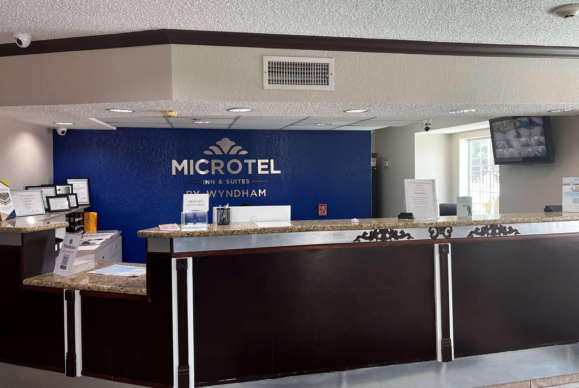 Vista Lobby Microtel Inn & Suites by Wyndham Houston