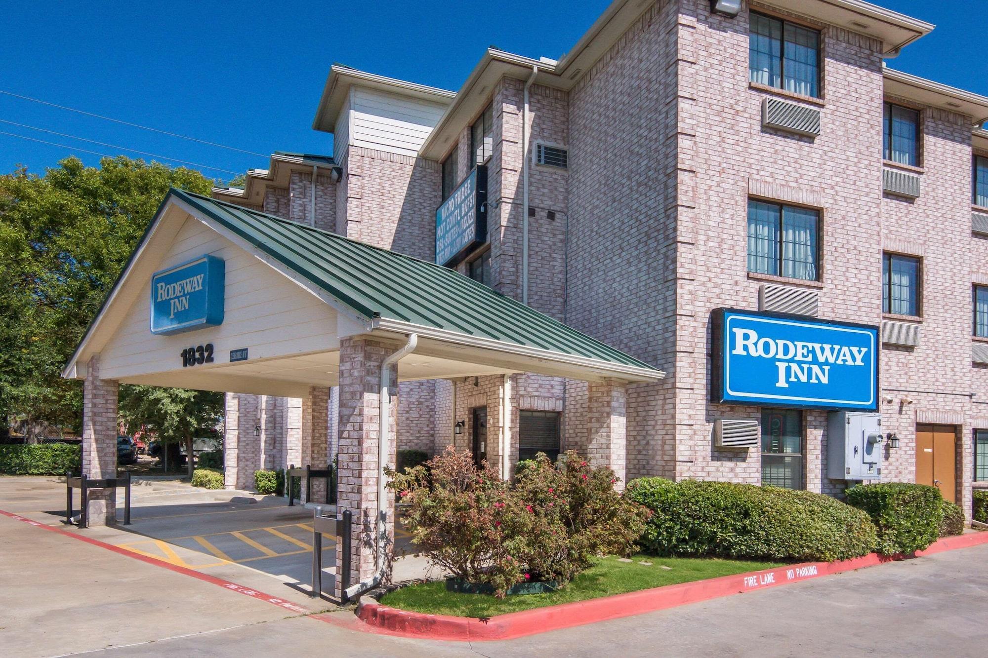 Vista Exterior Rodeway Inn Carrollton I-35E