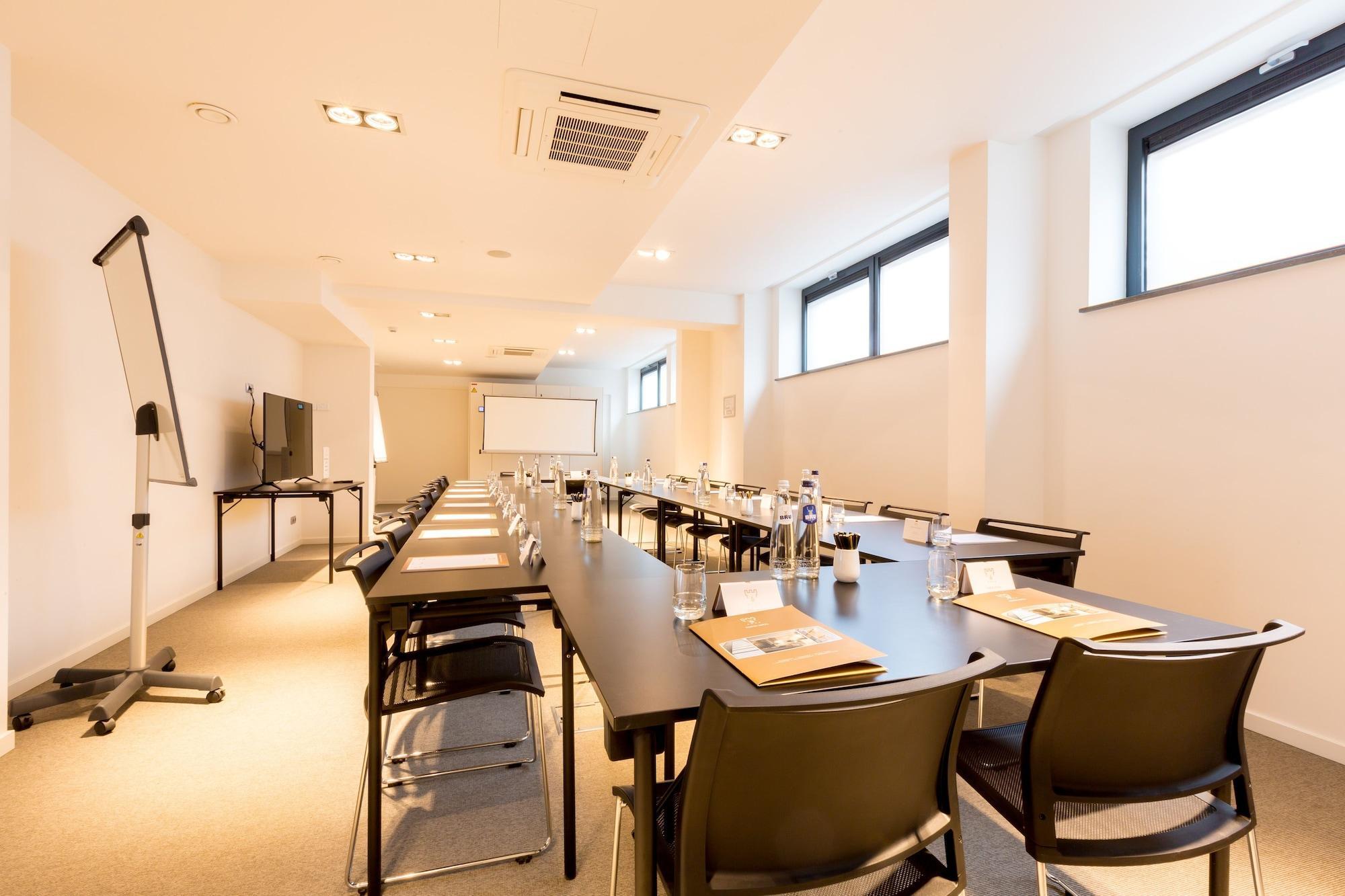 Centro de Negocios Tower Hotel Aalst