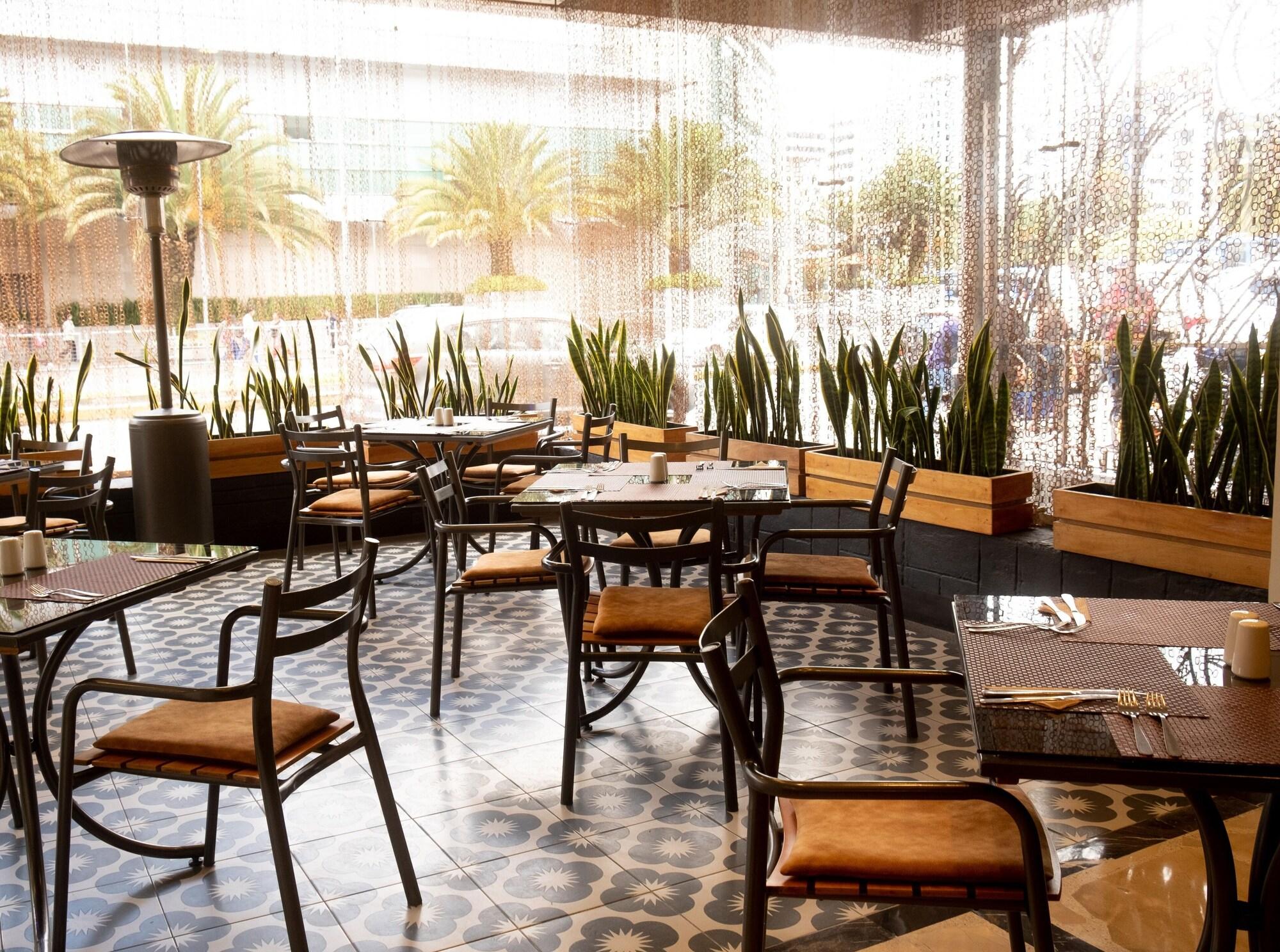 Restaurant La Quinta by Wyndham Quito