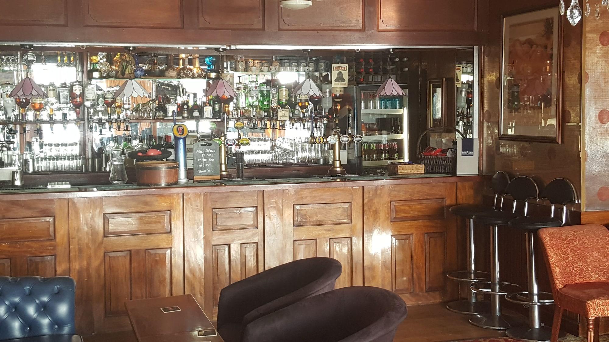 Bar/Salón Seaward Hotel