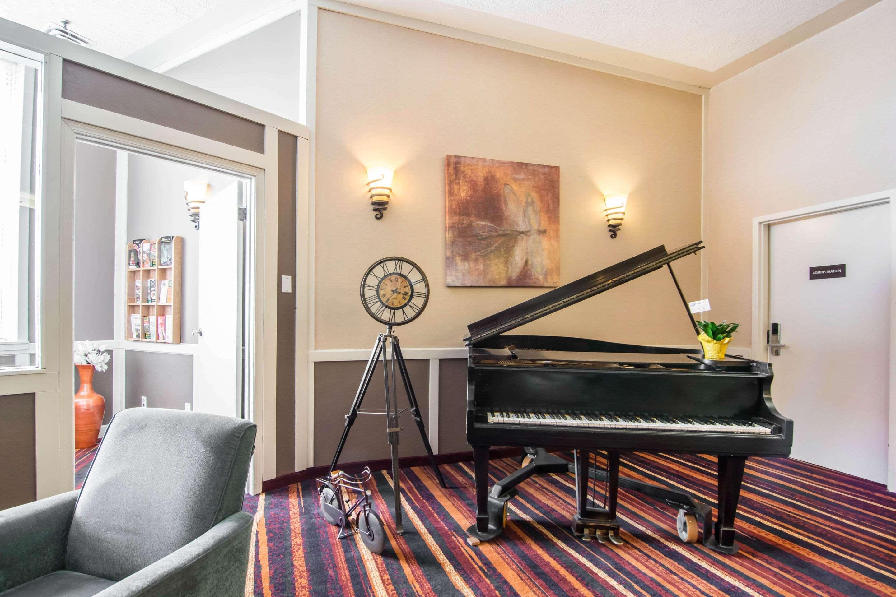 Vista Lobby Quality Hotel Drumheller