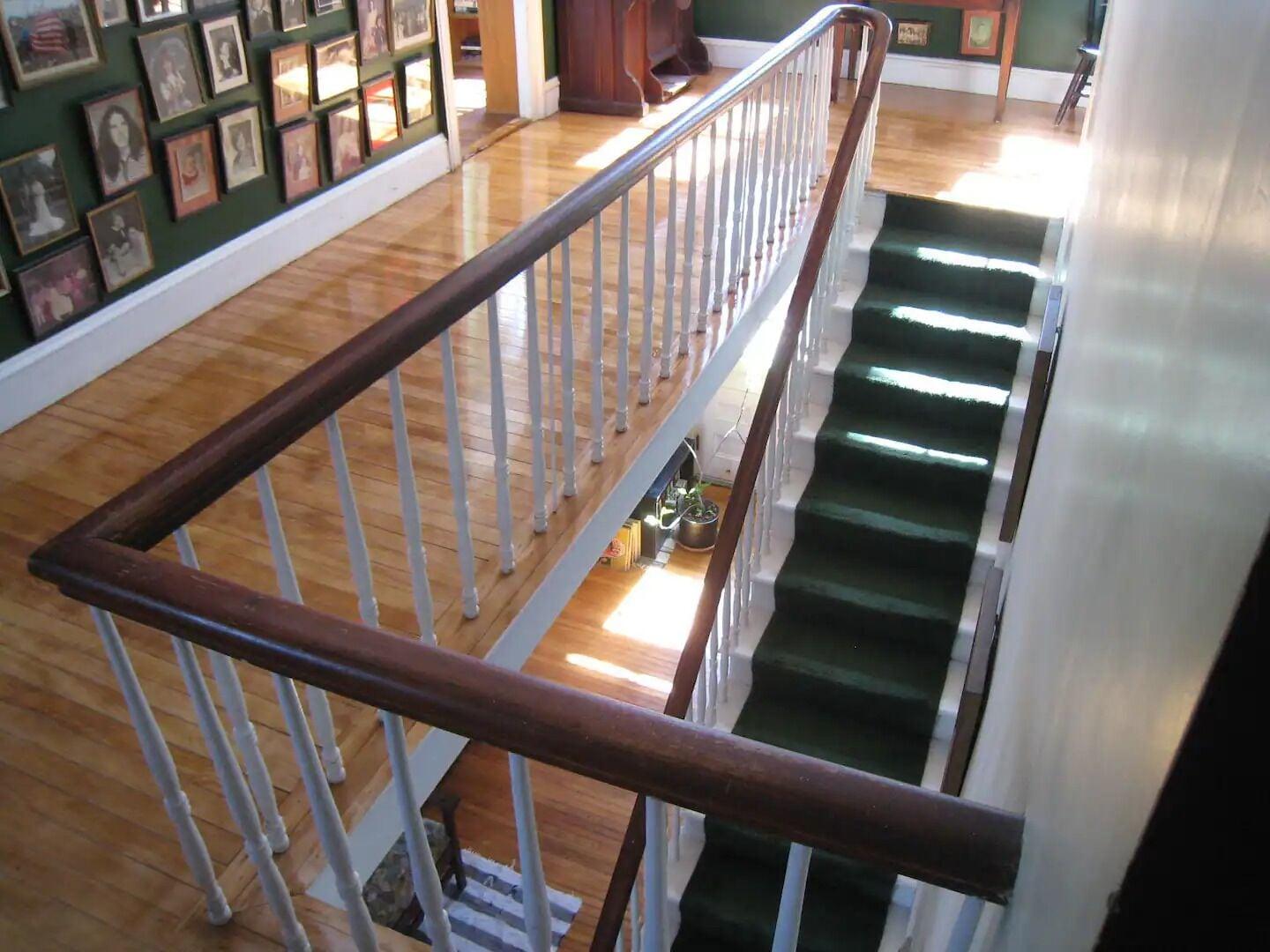 Varios Higganum House B&B