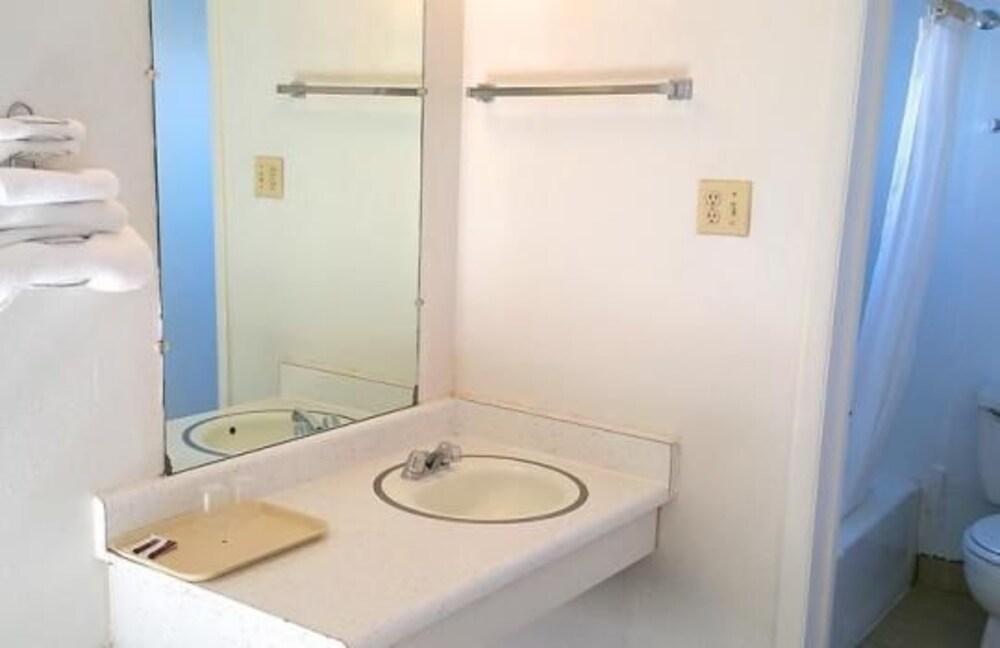 Set de Habitación Budget Inn