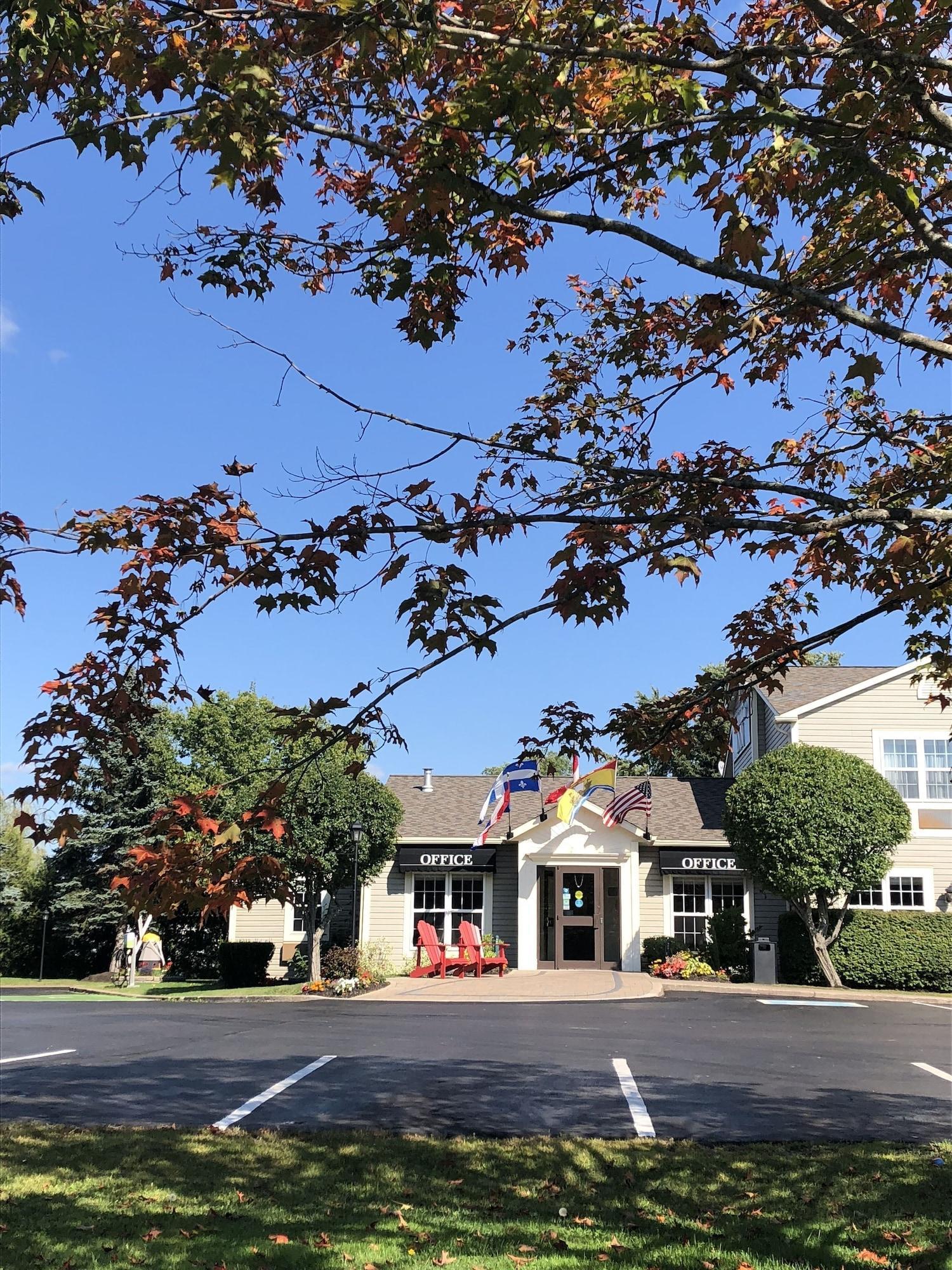 Vista Exterior Amsterdam Inn & Suites Sussex