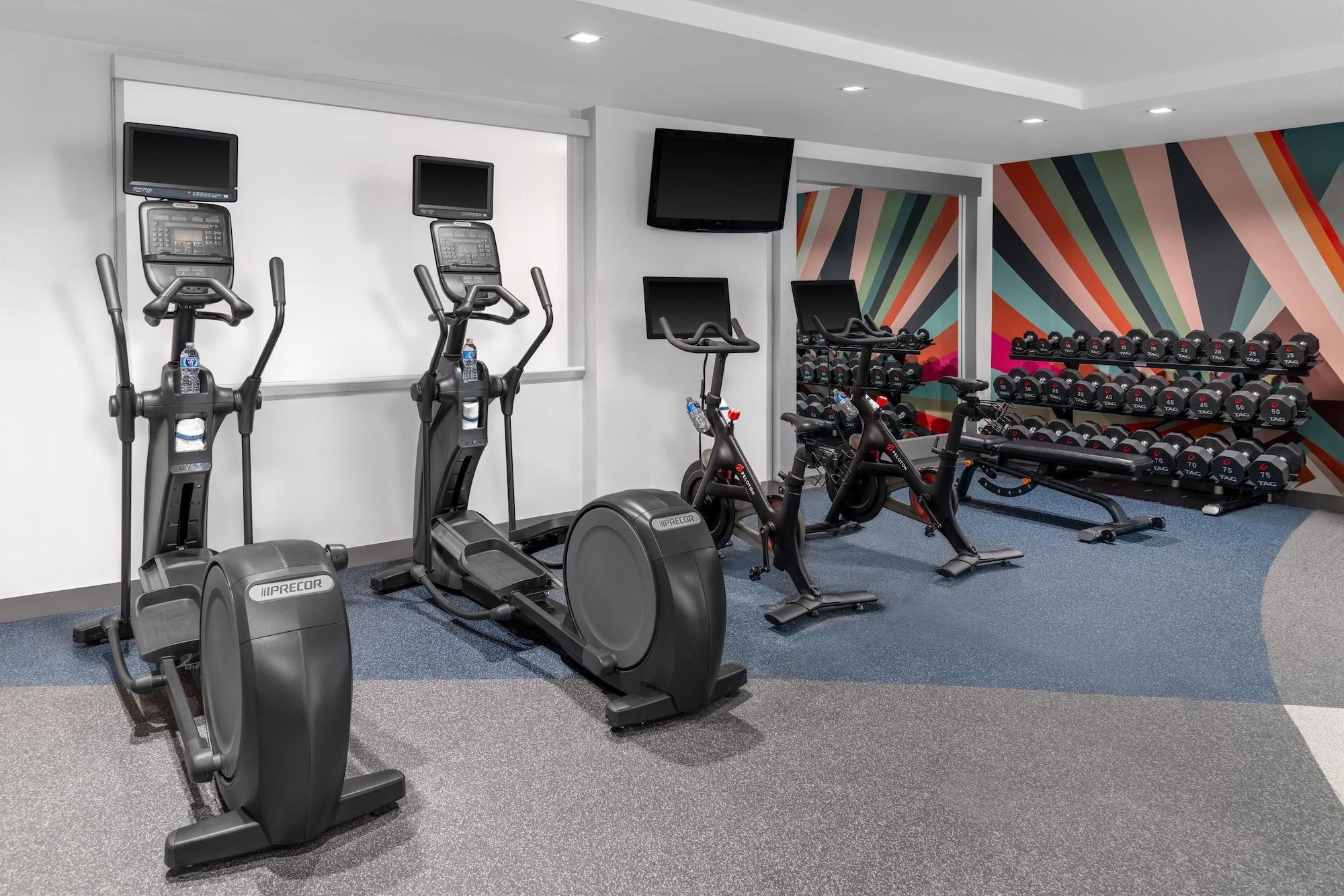 Gimnasio Hilton Garden Inn Queens/JFK Airport