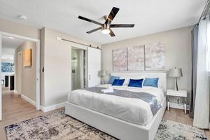 Alquiler Vacacional - Stunning New Heated Pool and Jacuzzi 4 Bedroom Gameroom