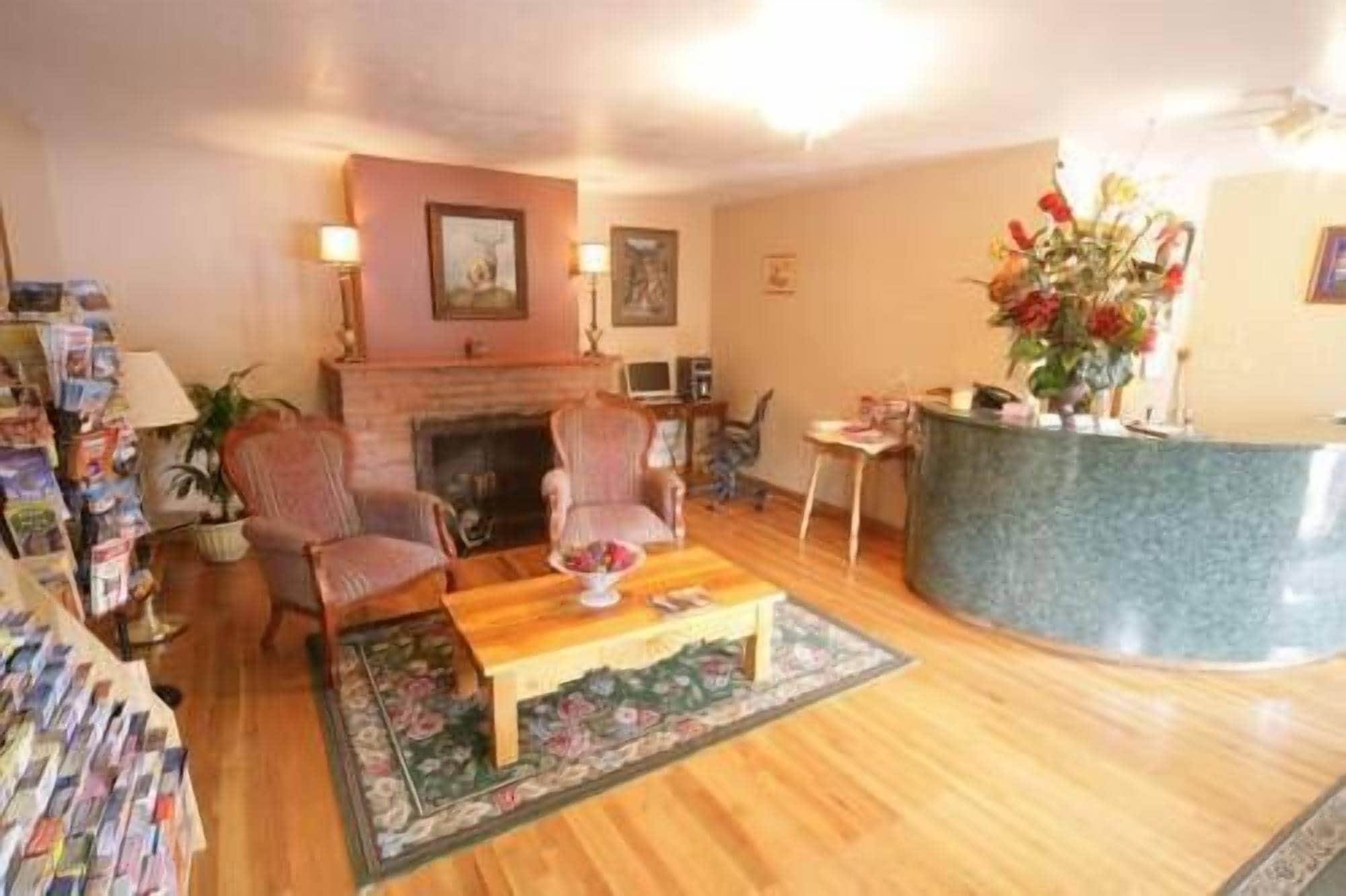 Vista Lobby Rainbow Lodge and Inn