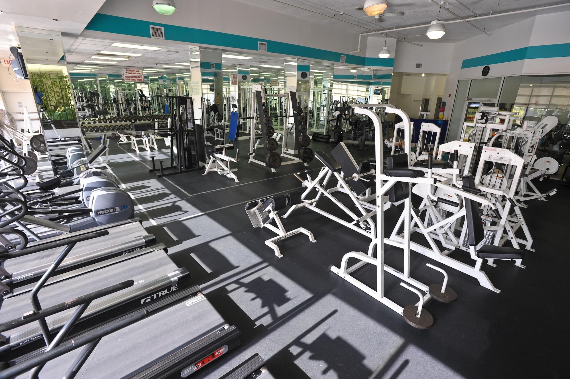 Gimnasio Crystal Beach Suites Miami Oceanfront Hotel
