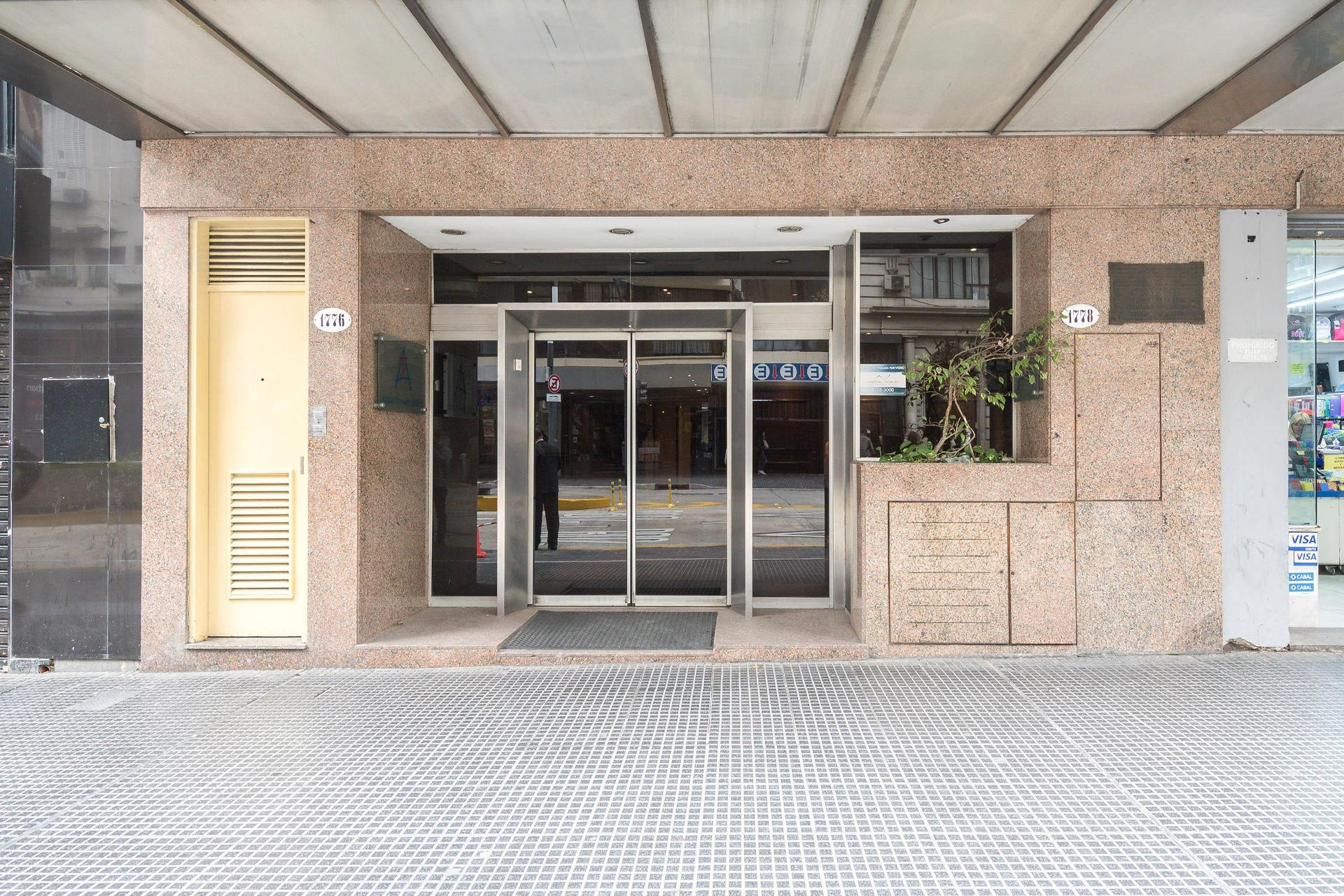 Vista Exterior Atlas Tower Hotel