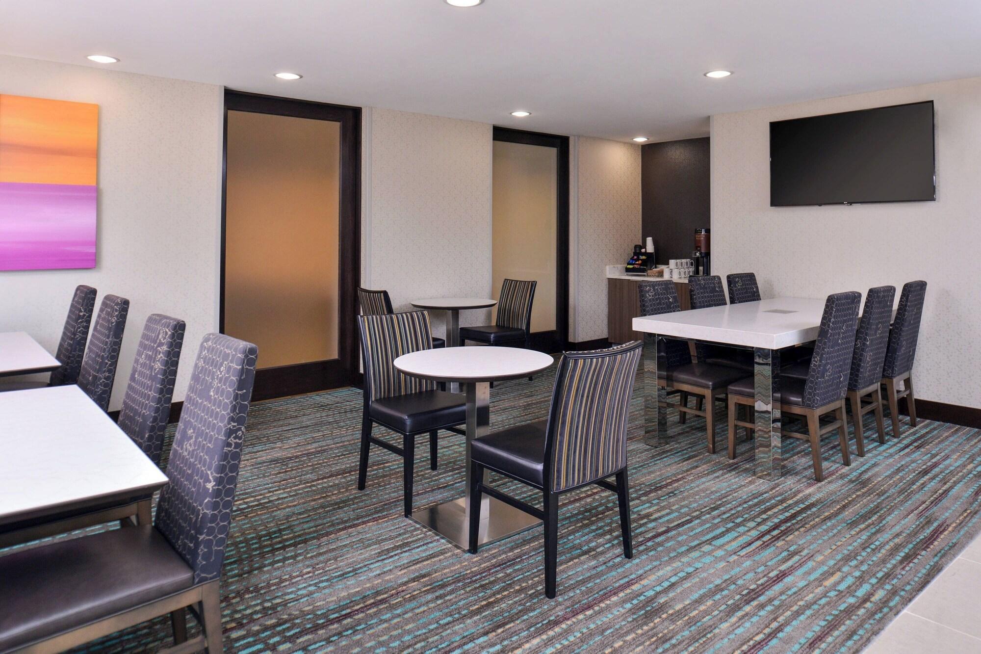 Restaurant Residence Inn Cedar Rapids South