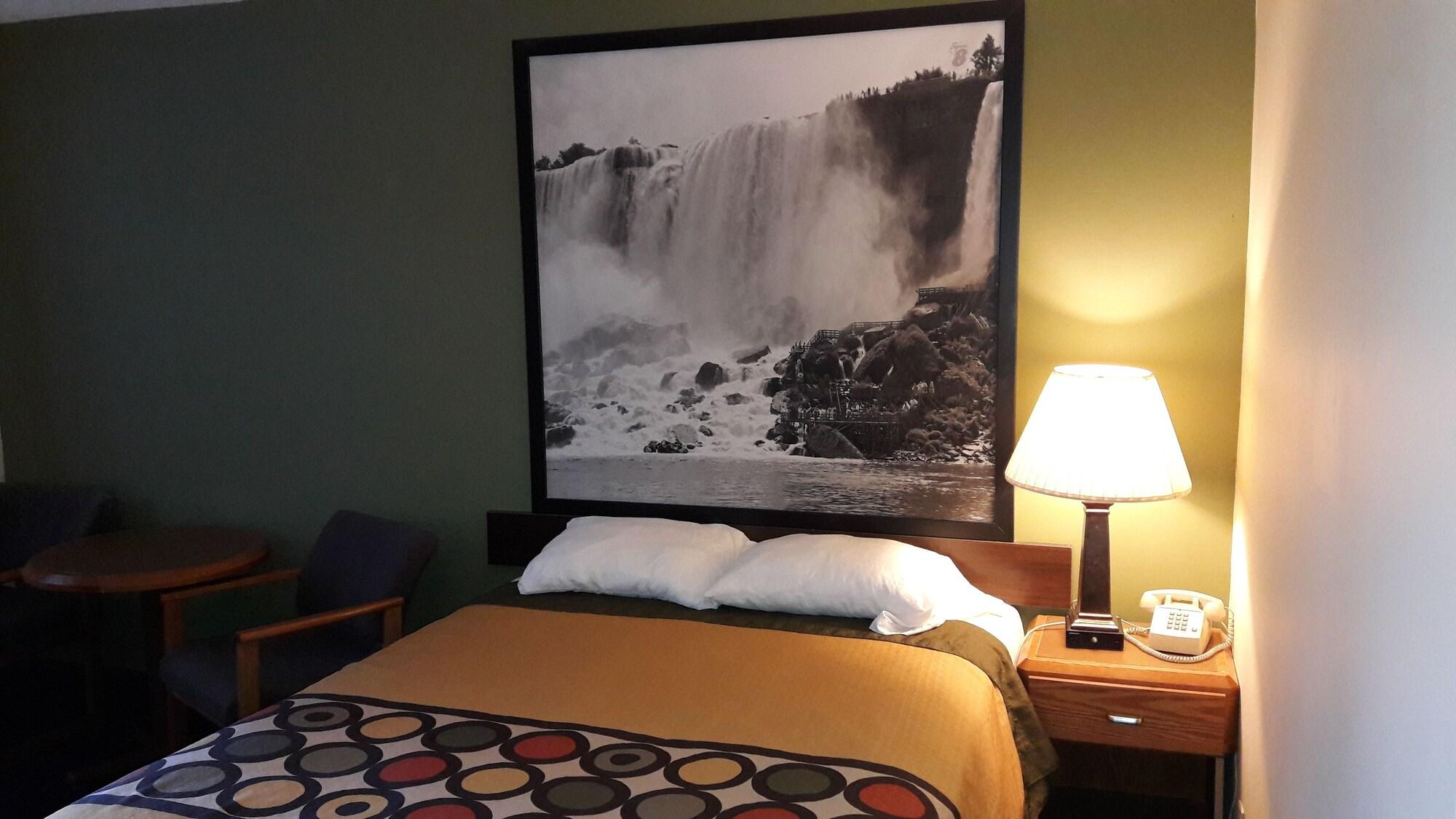 Habitación Super 8 by Wyndham Niagara Falls North