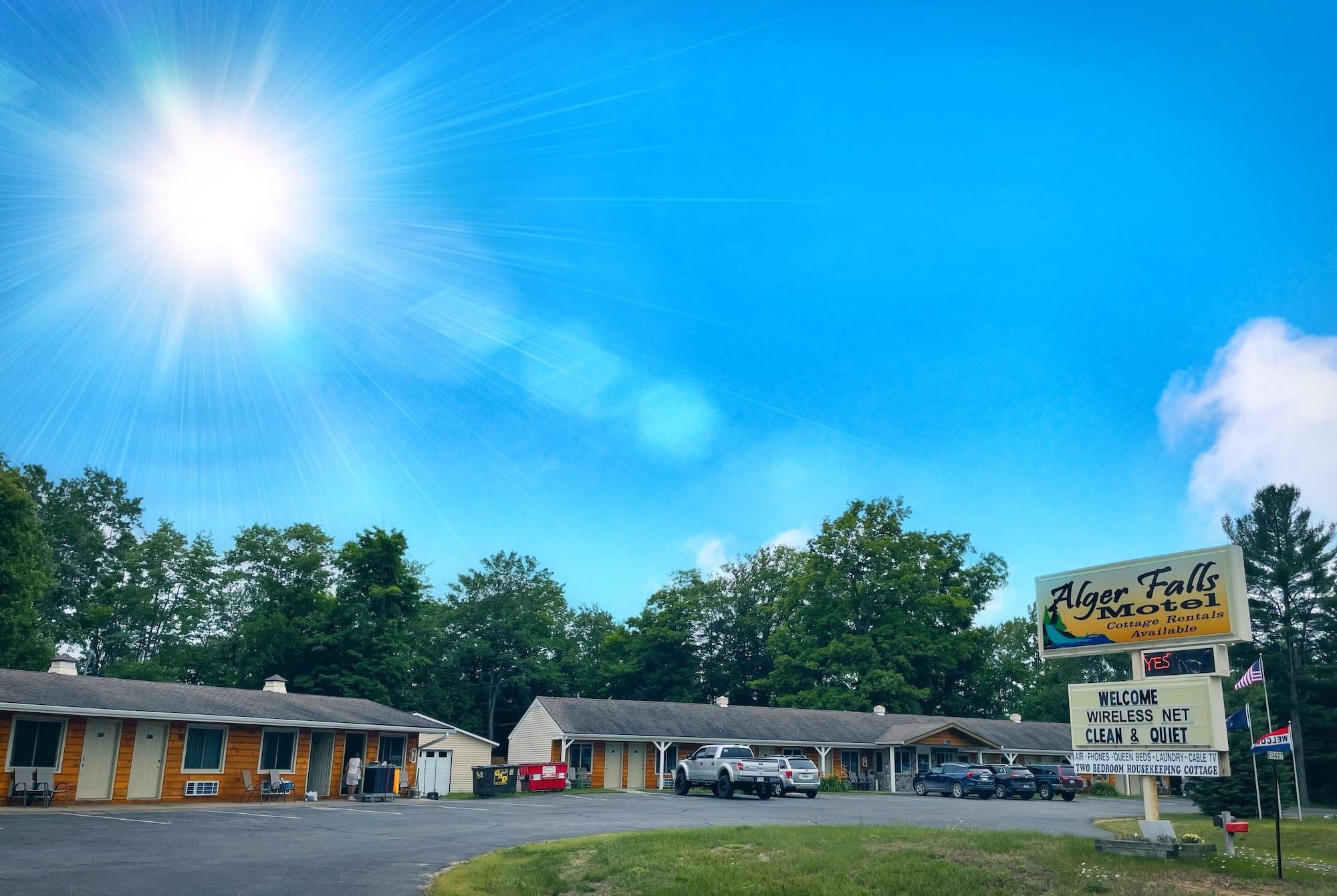 Varios Alger Falls Motel