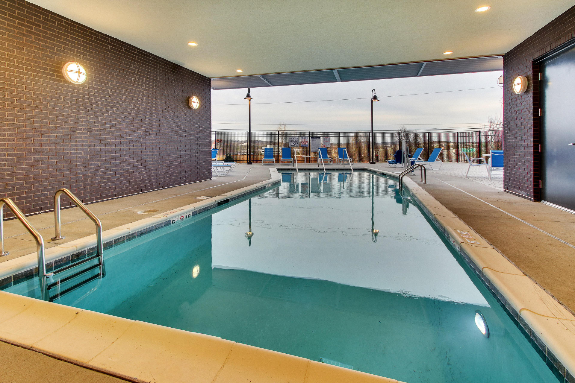 Vista Piscina Holiday Inn Express & Suites Nashville Metrocenter Downtown by IHG