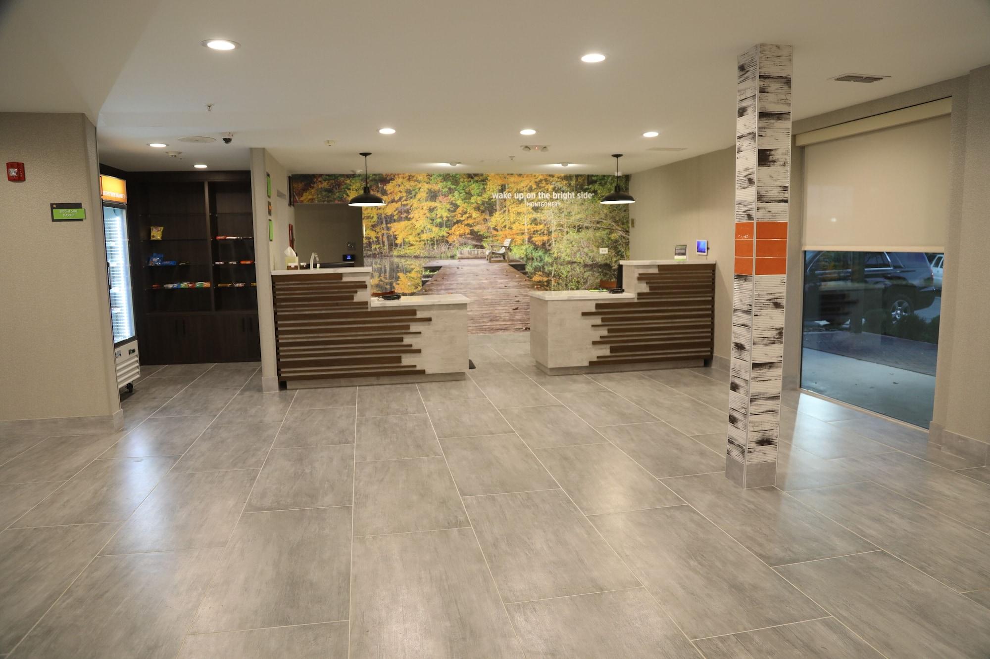 Vista Lobby La Quinta Inn & Suites by Wyndham Montgomery