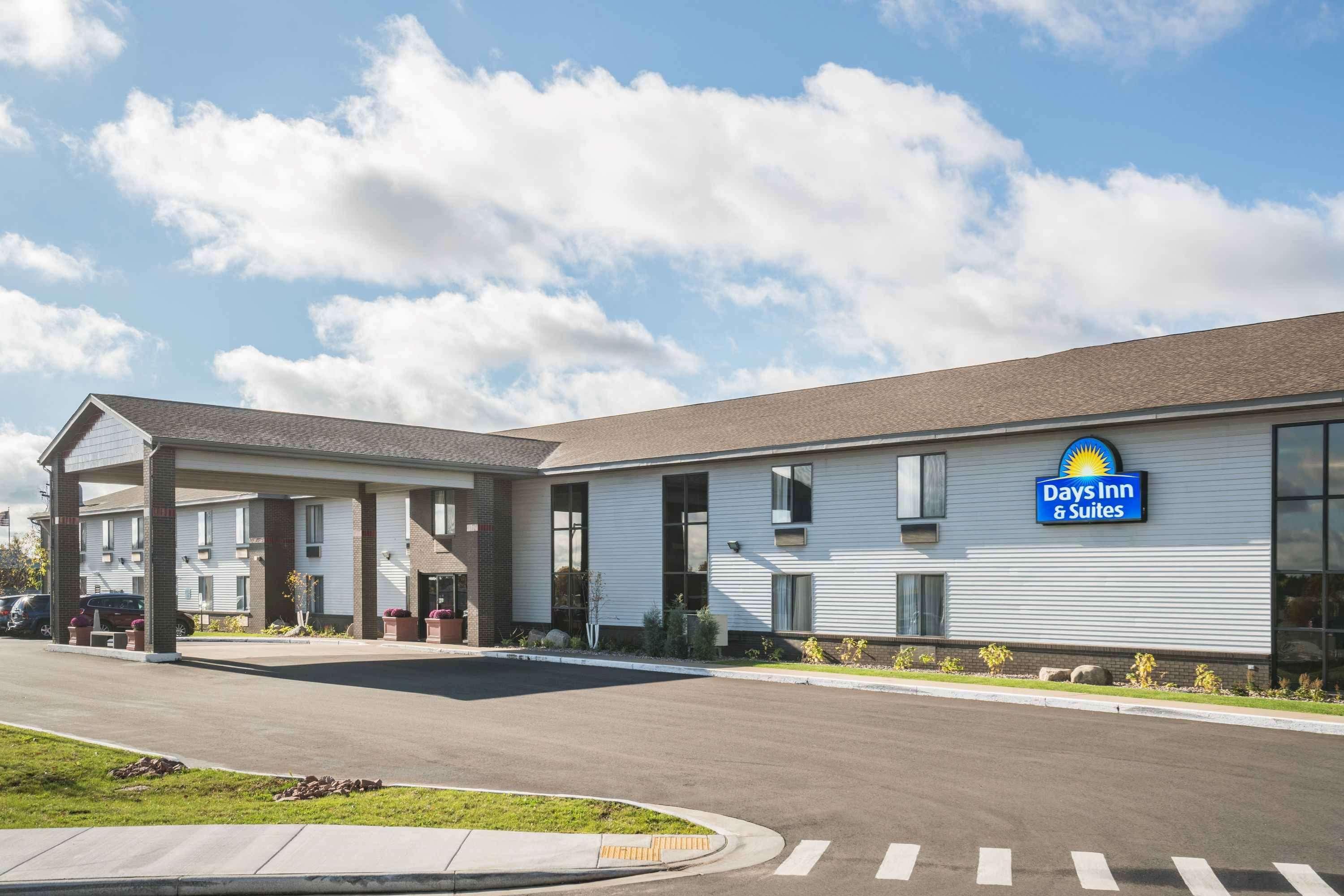 Vista Exterior Days Inn & Suites by Wyndham Wausau