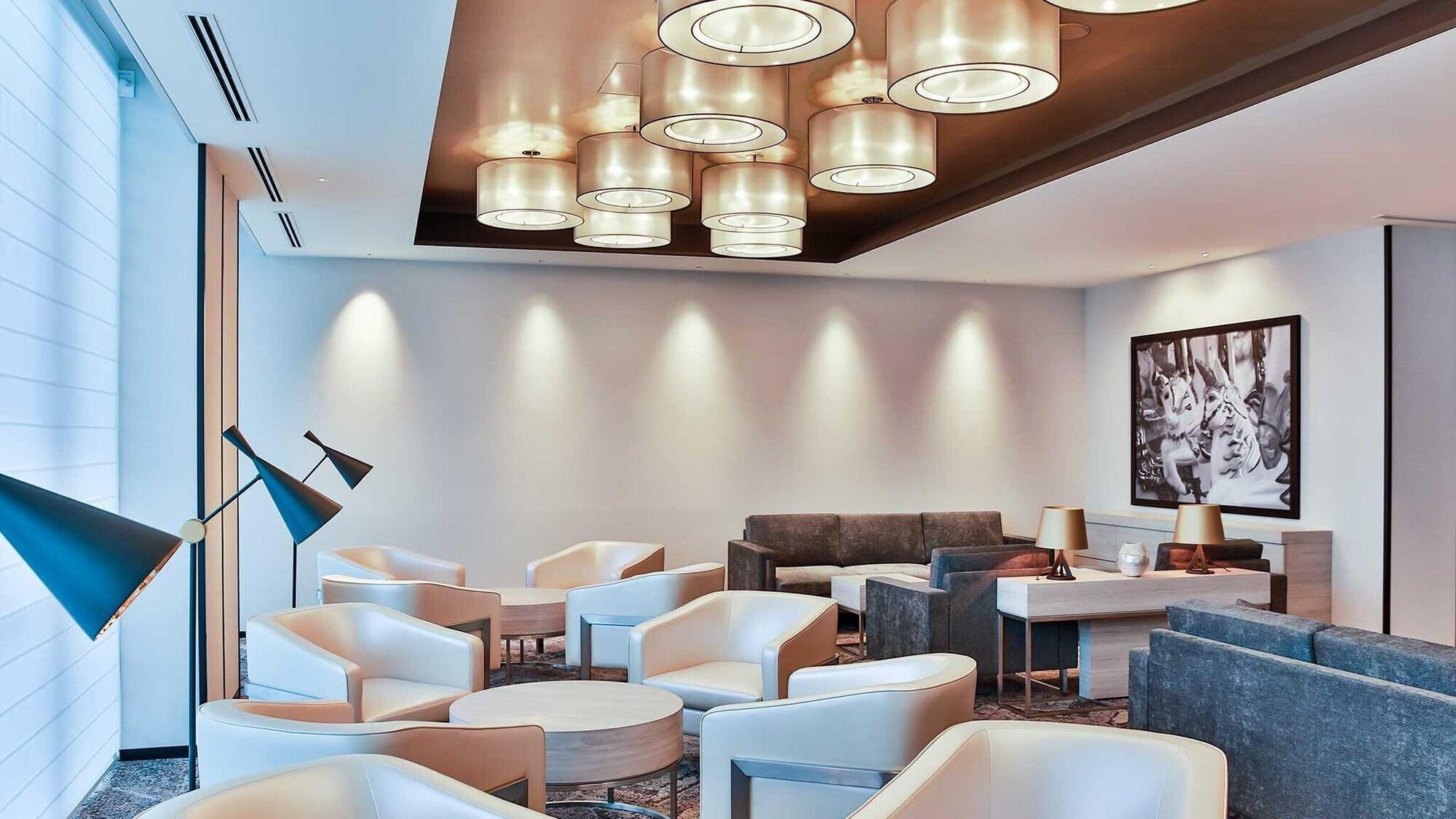 Bar/Salón Oakwood Suites Yokohama