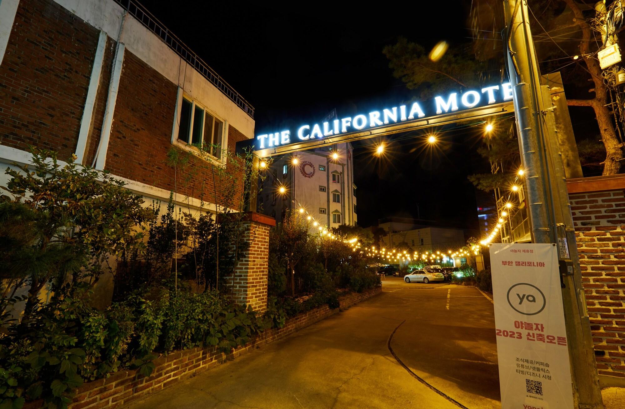 Vista Exterior California Hotel