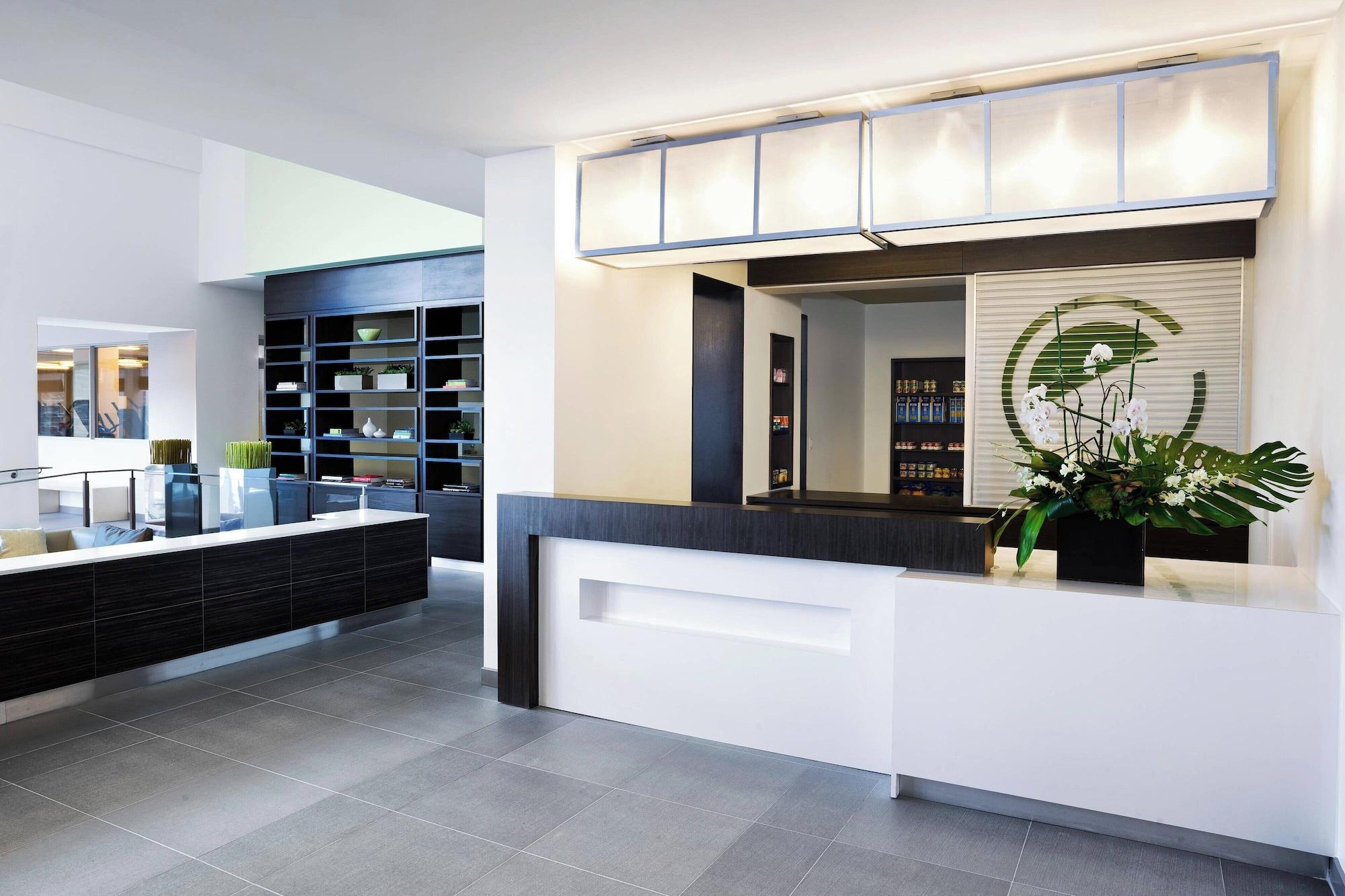 Vista Lobby Element Vaughan Southwest