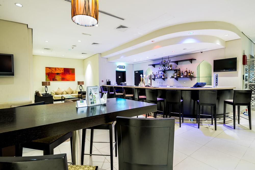 Bar/Salón Holiday Inn Express Dubai, Internet City