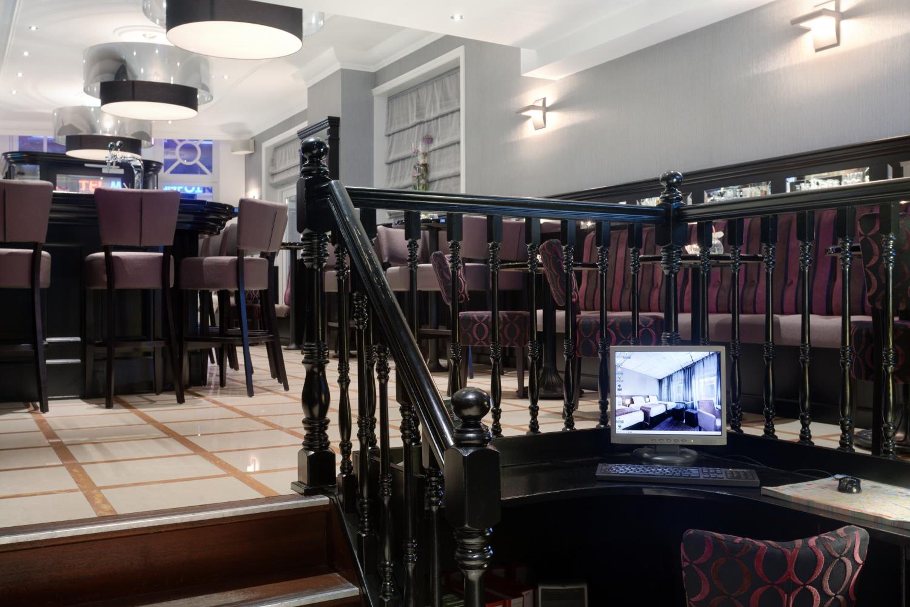 Vista Lobby Luxer