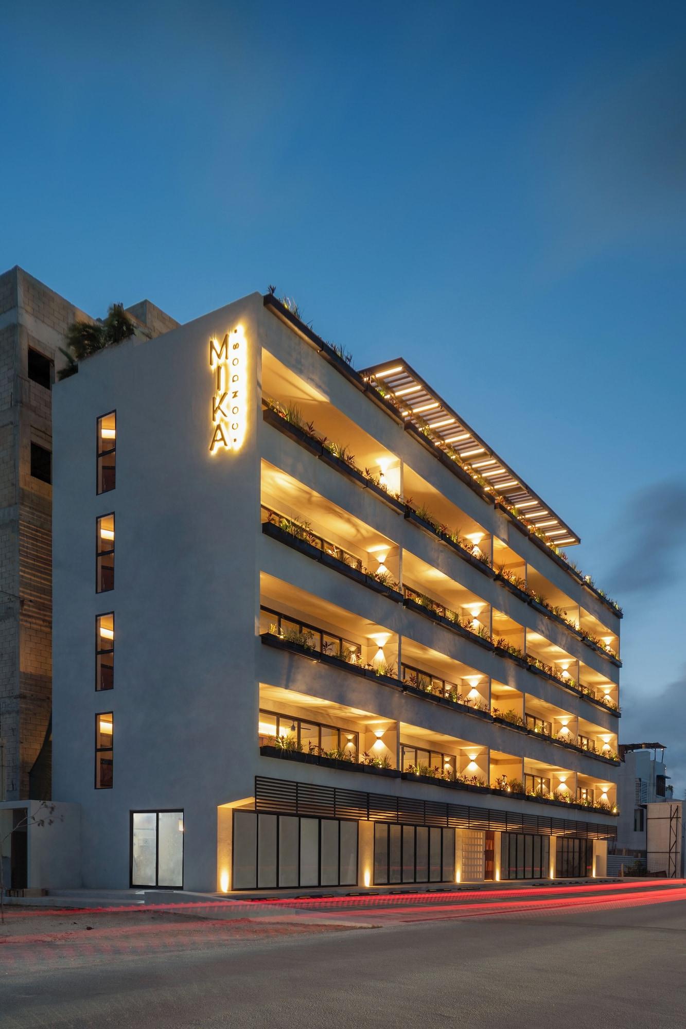 Vista Exterior Mika Condos