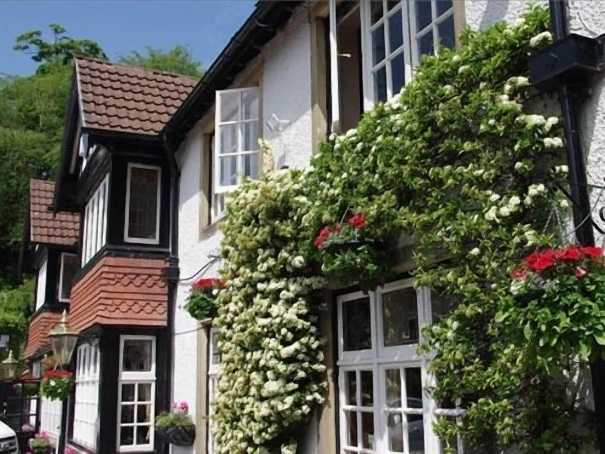 Varios Scotsman's Pack Hotel