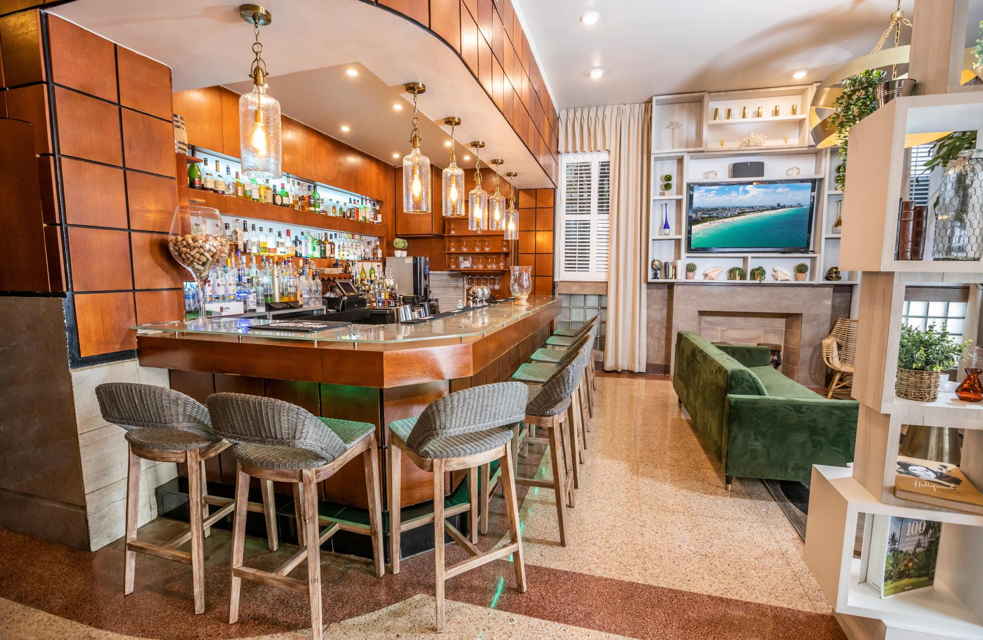 Bar/Salón Chesterfield Hotel & Suites