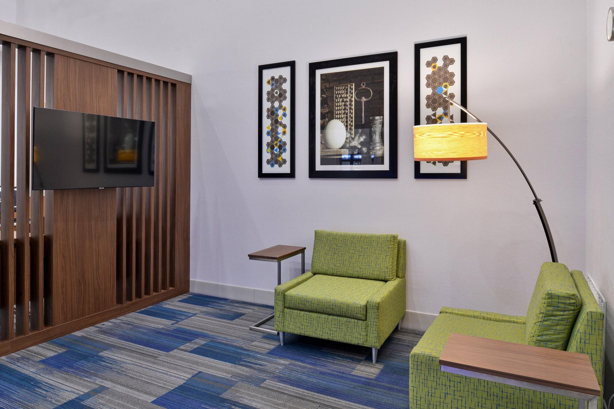 Vista Lobby Holiday Inn Express Hotel & Suites Royse City by IHG