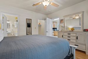 Alquiler Vacacional - Elvis House w/Hot Tub & Fire Pit! Close to Beach!