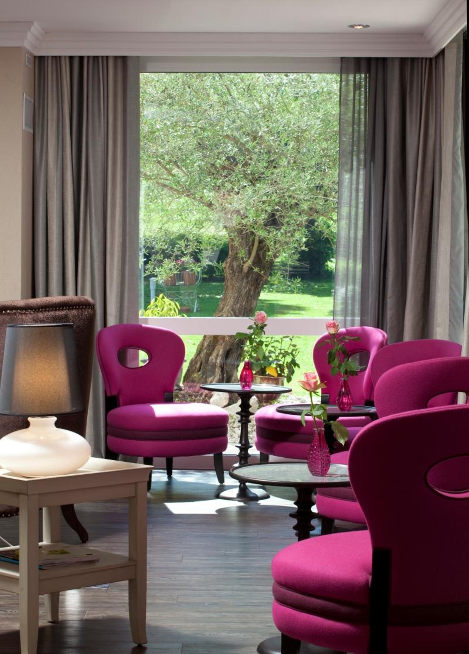 Vista Lobby Auberge Saint Simond