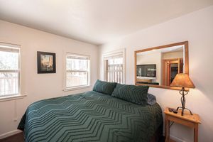 Alquiler Temporario - RIVER VIEW Yosemite Cabin in Wawona among the Redwoods,3 Bed 2 bath, jump rock!