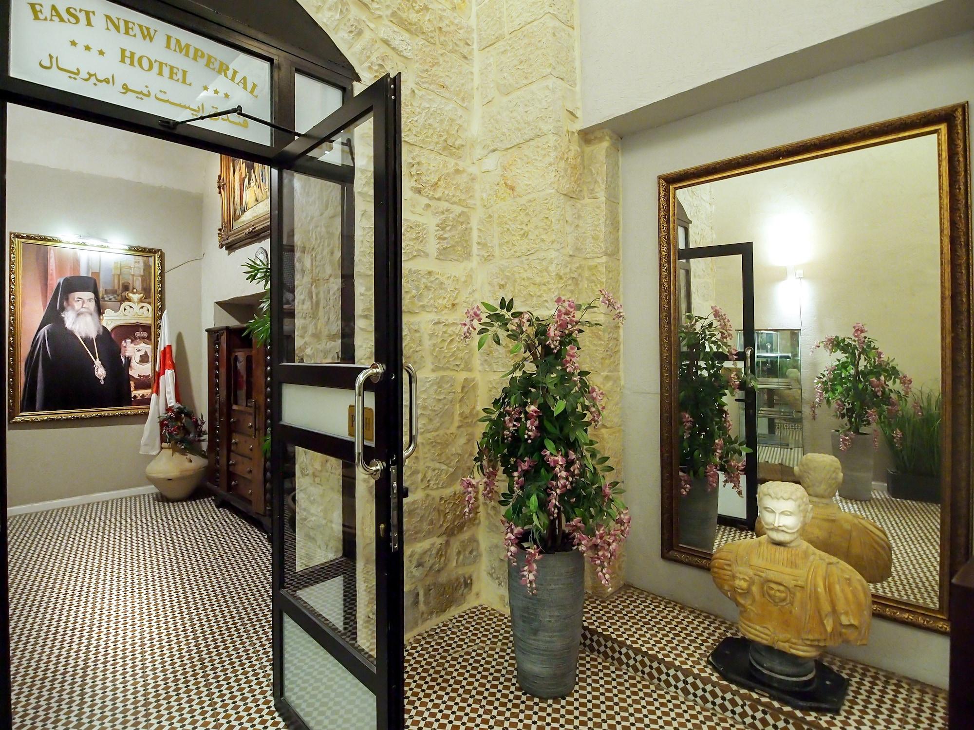 Vista Lobby New Imperial Hotel