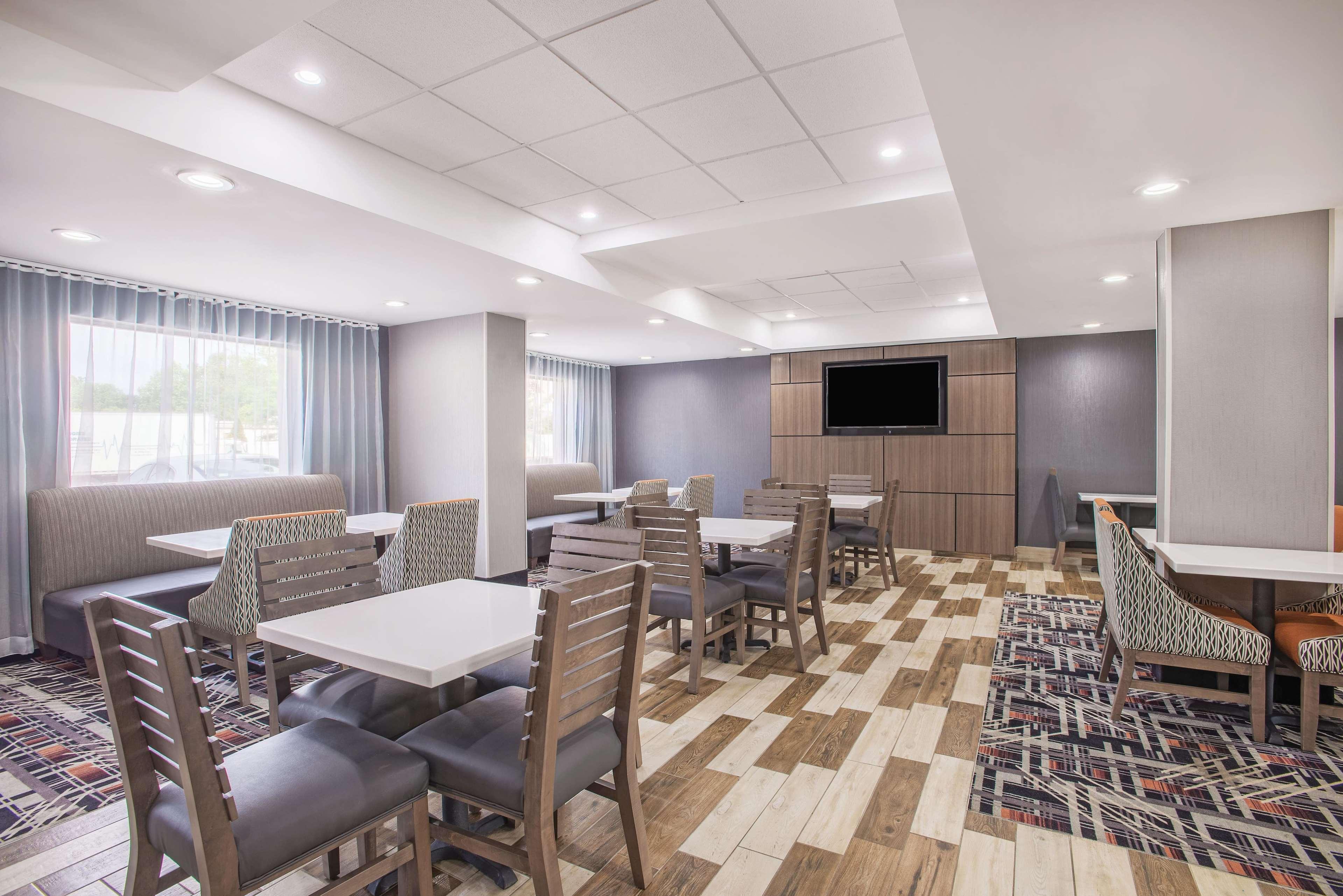 Restaurant La Quinta Inn & Suites by Wyndham DC Metro Capital Beltway