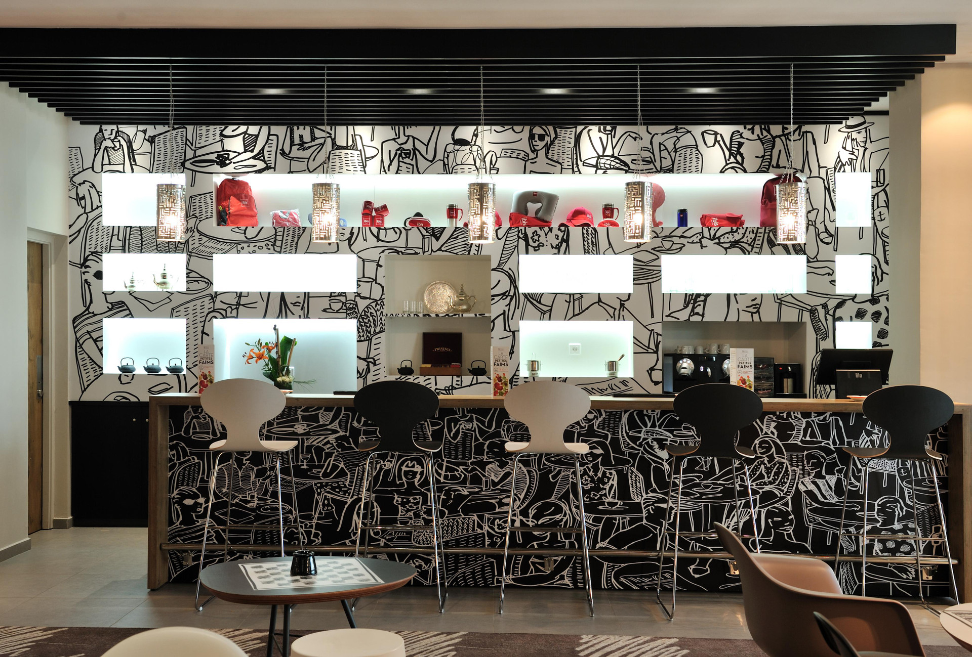 Bar/Salón Ibis Casa-voyageurs