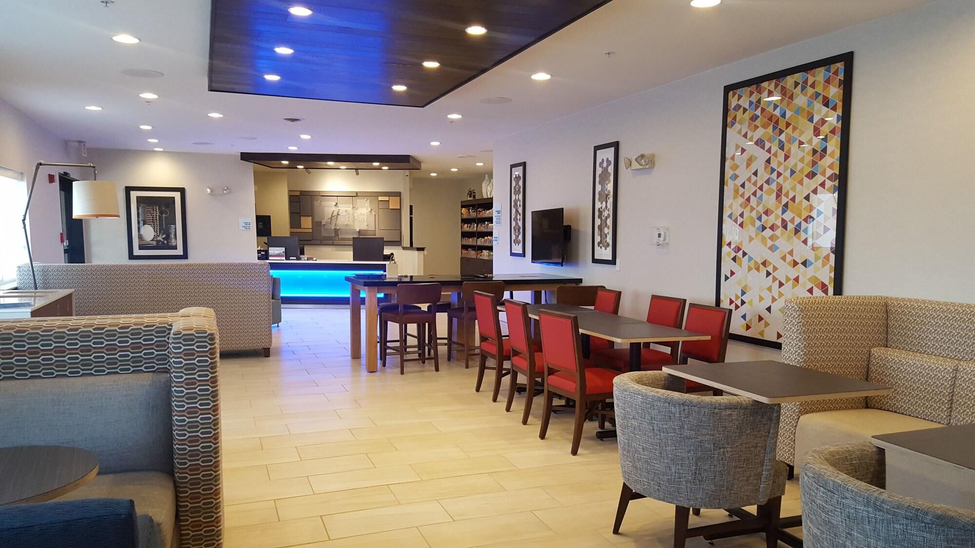 Vista Lobby Holiday Inn Express Howe by IHG