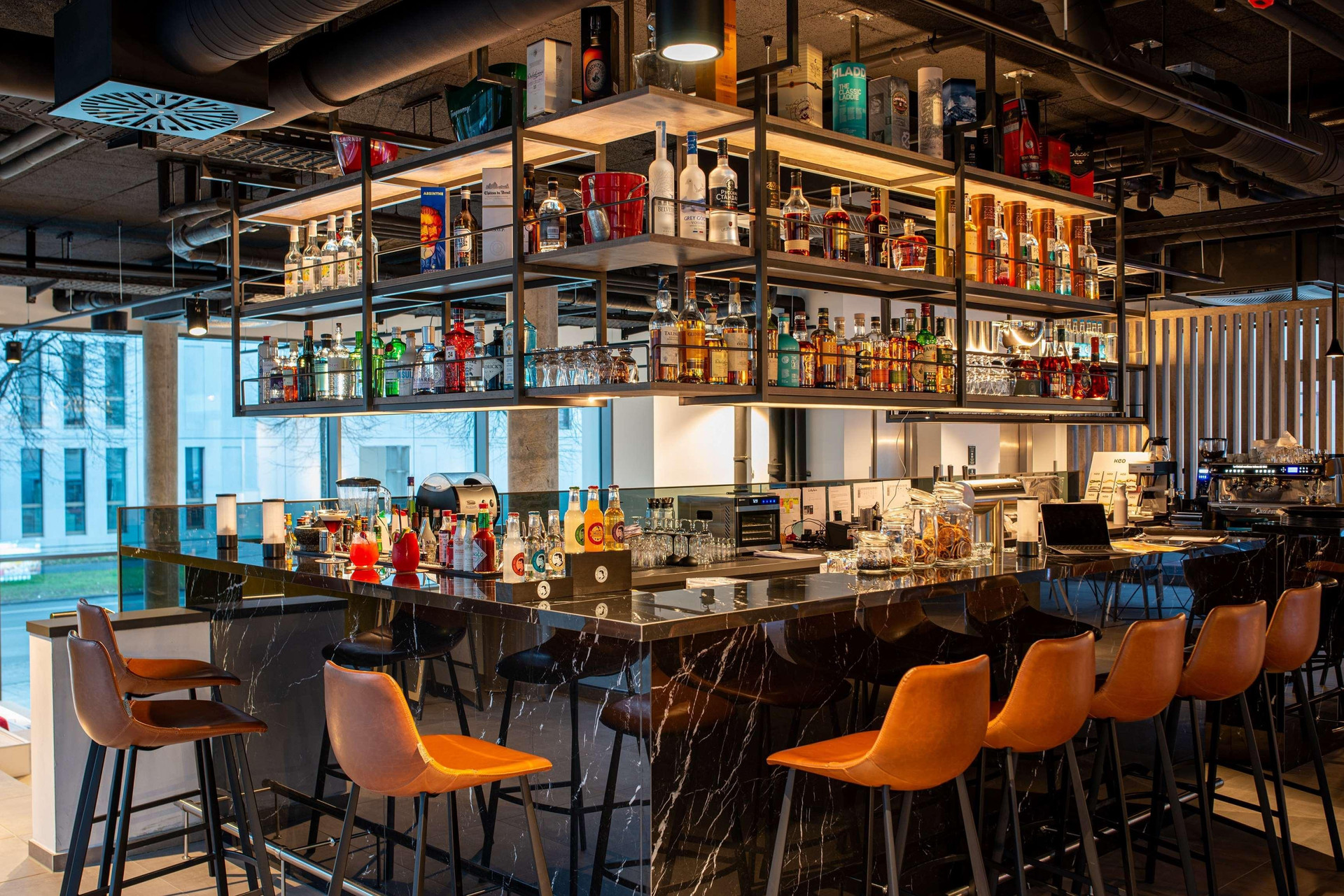 Bar/Salón Aiden by Best Western Biberach
