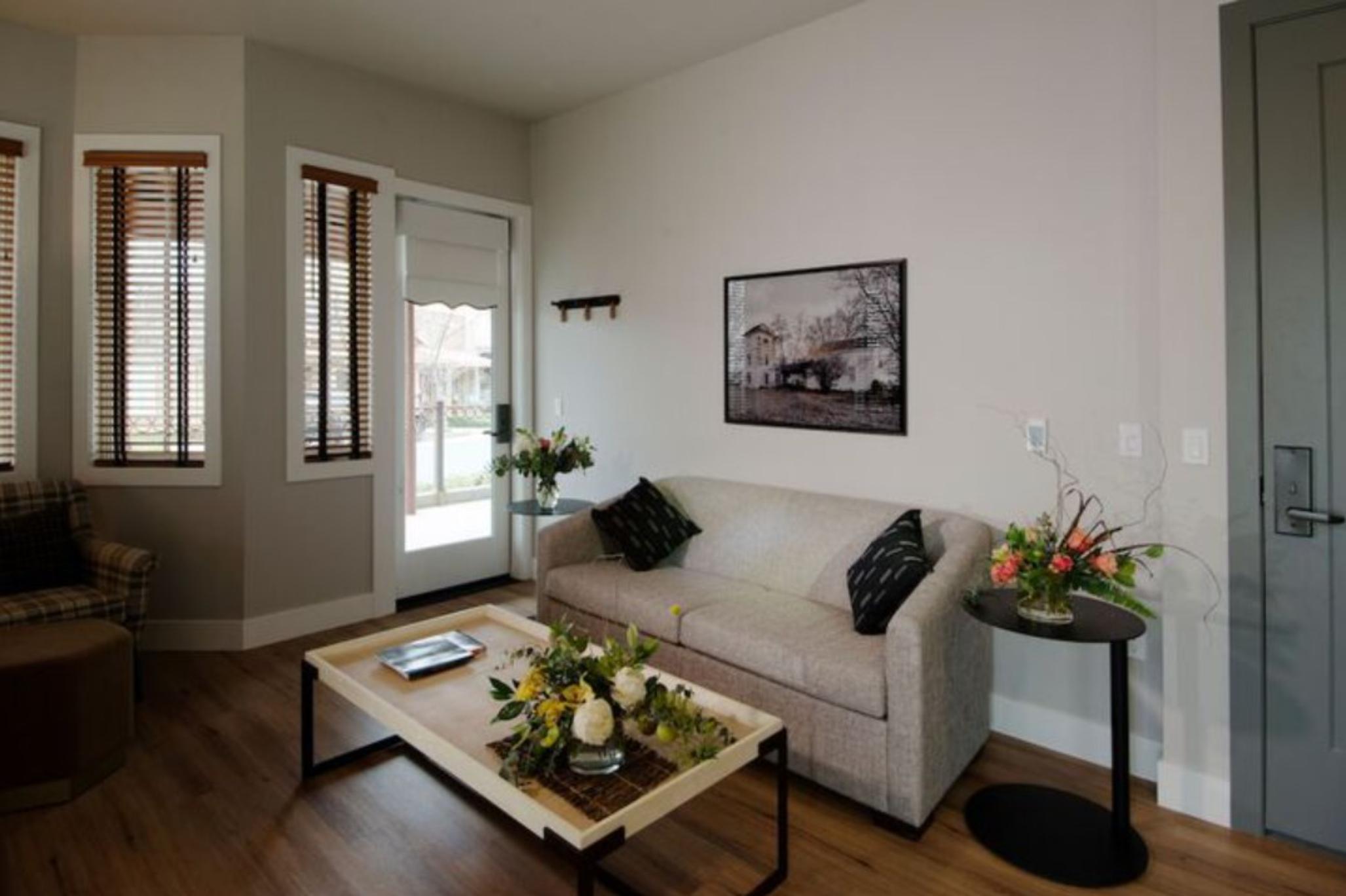 Vista Lobby Gateway Hotel & Golf Bungalows Trademark byWyndham