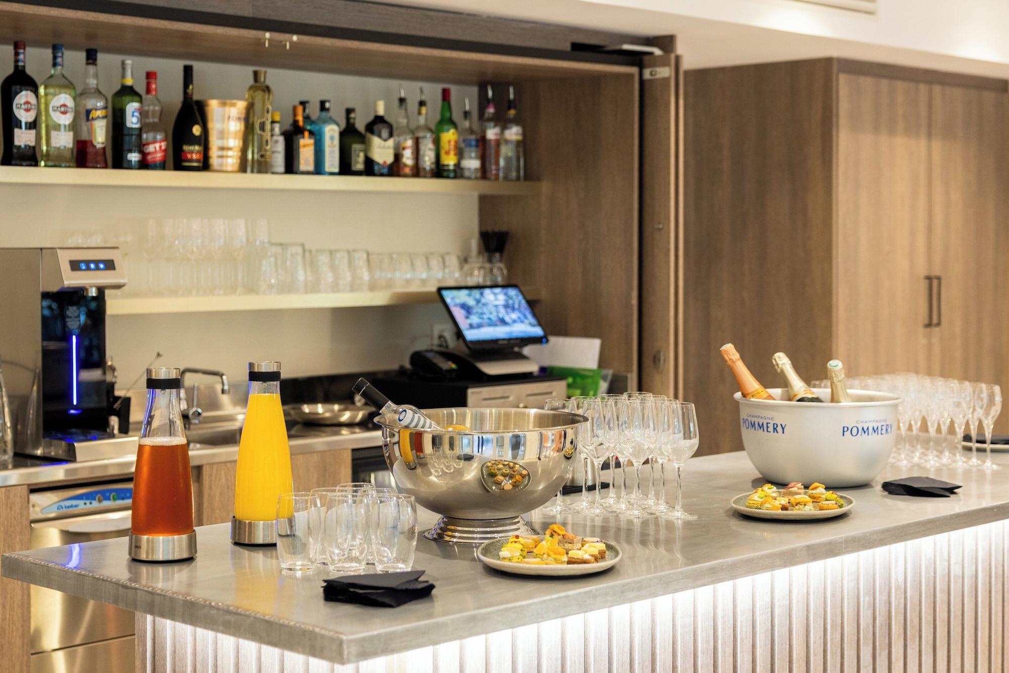 Bar/Salón Staybridge Suites Cannes Centre by IHG