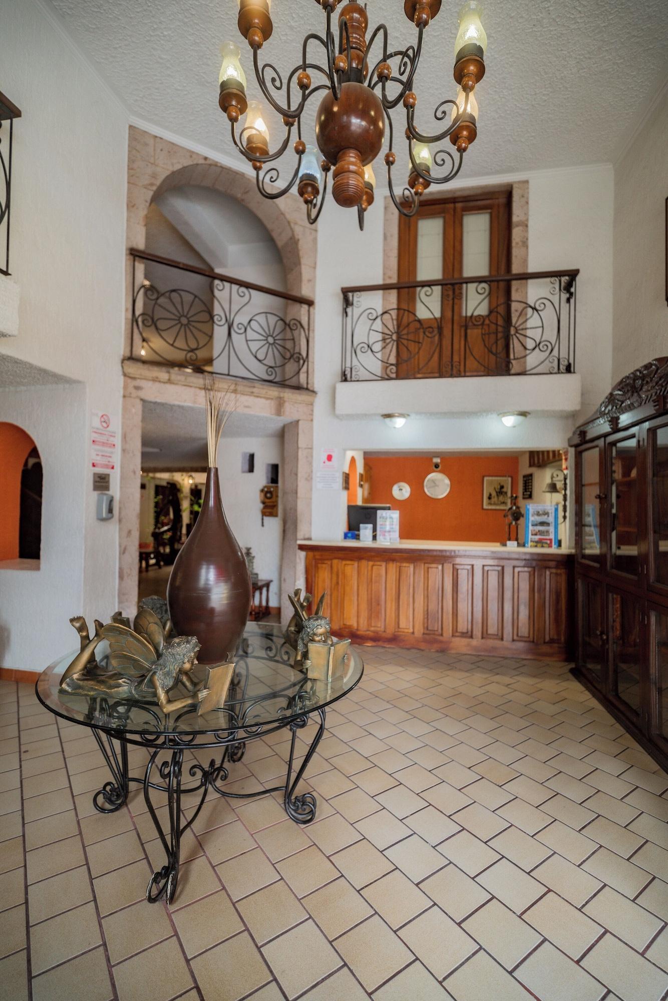 Vista Lobby Hotel Don Quijote Plaza