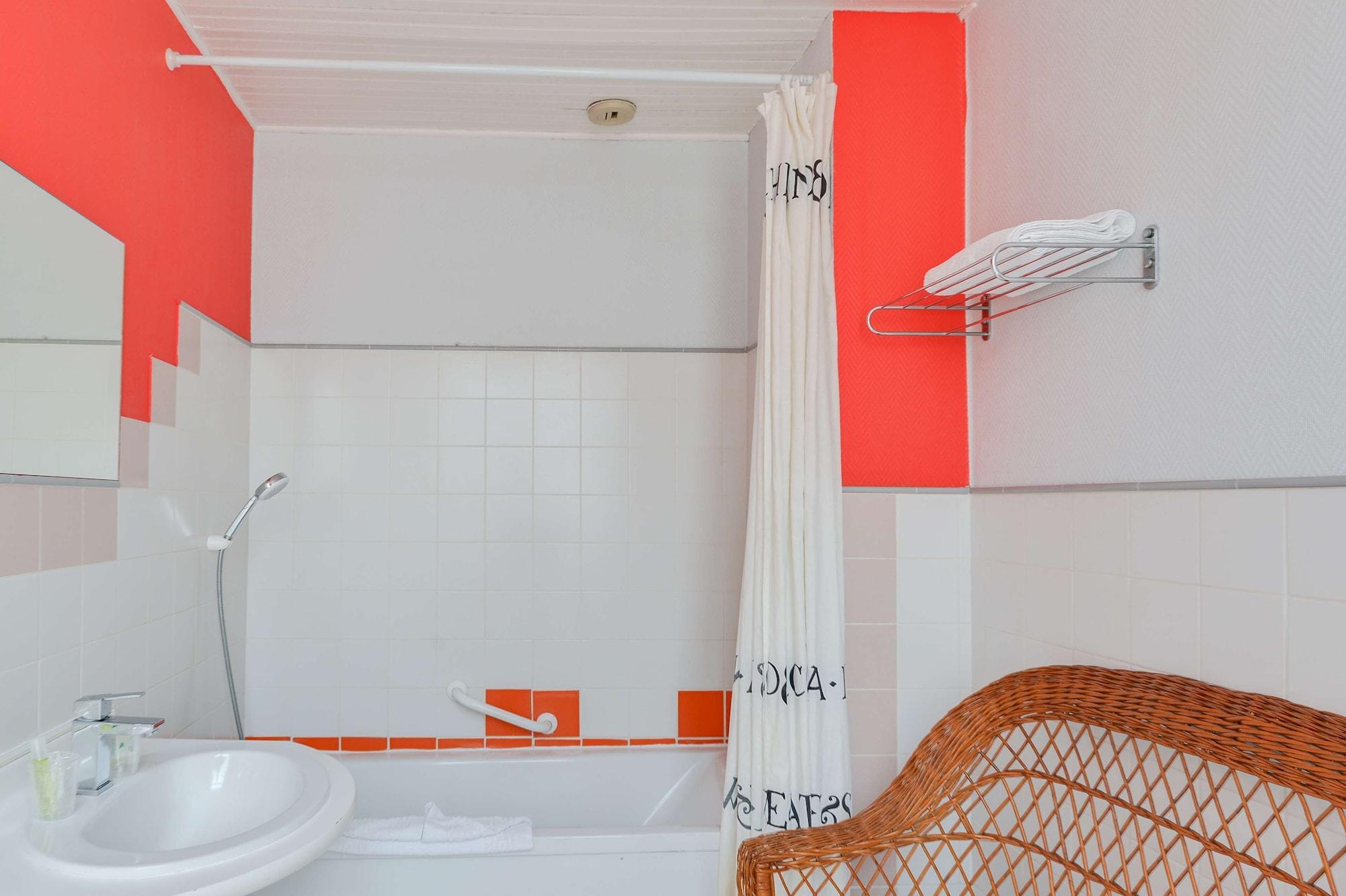 Equipamiento de Habitación Brit Hotel Notre Dame