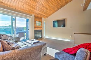 Alquiler Vacacional - Sunny South Haven Condo < 1 Mi to Beaches!